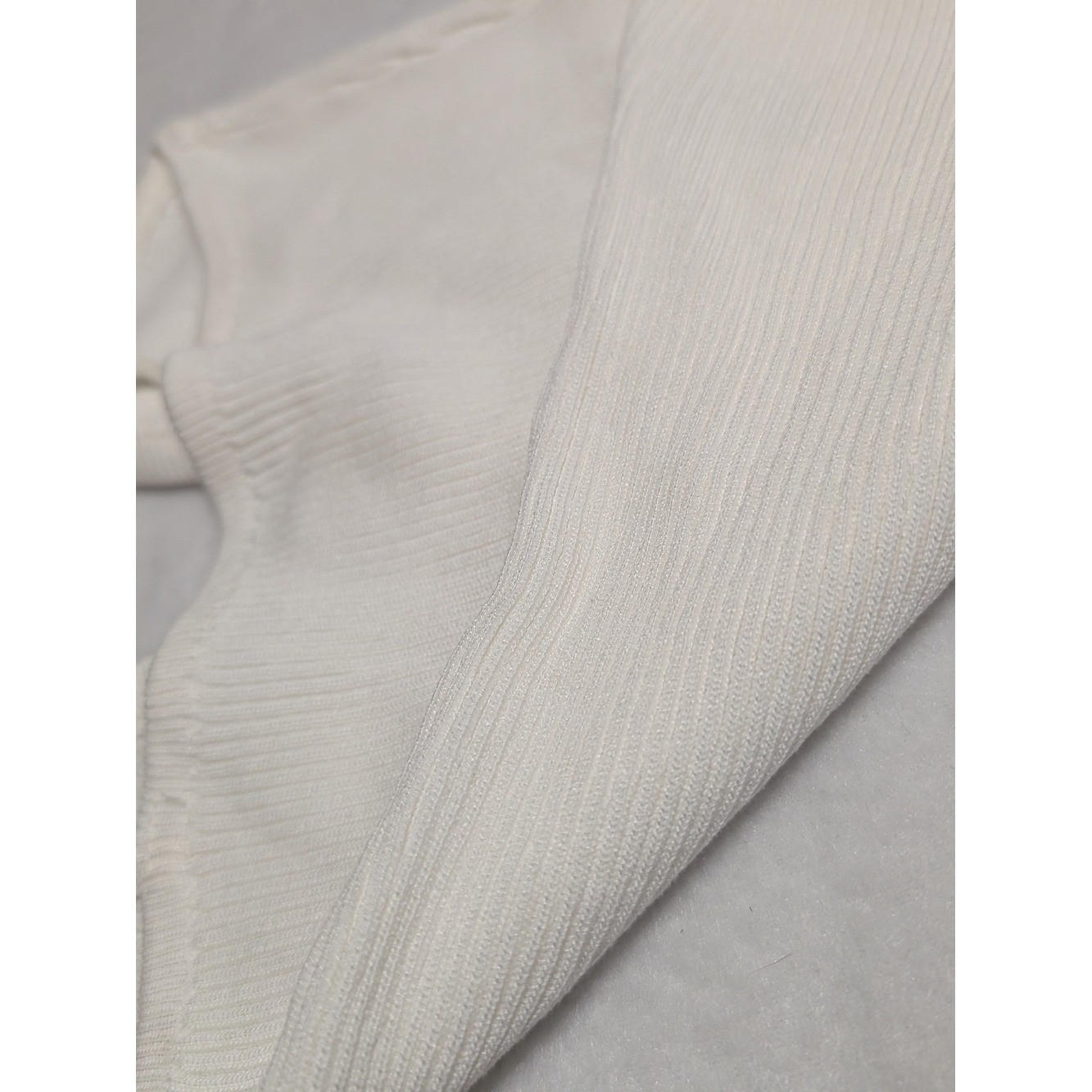 White Ribbed Knit Cami with Gold Accent Buttons SizeM Old money