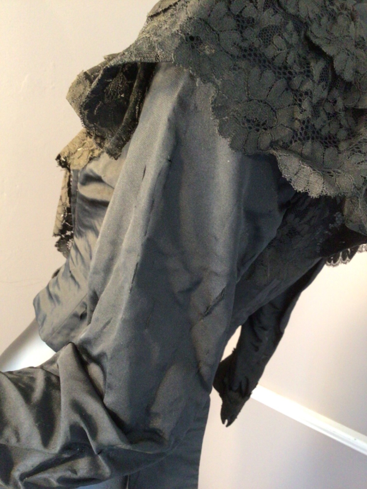 Authentic Vintage Victorian 1880s Black Silk and Lace Ladies Bodice (E-22)