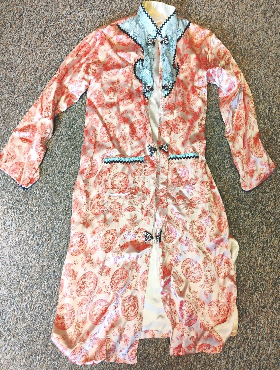 Vtg 40s Red silk carpet embroidered geisha girls kimono robe Vietnam pockets M