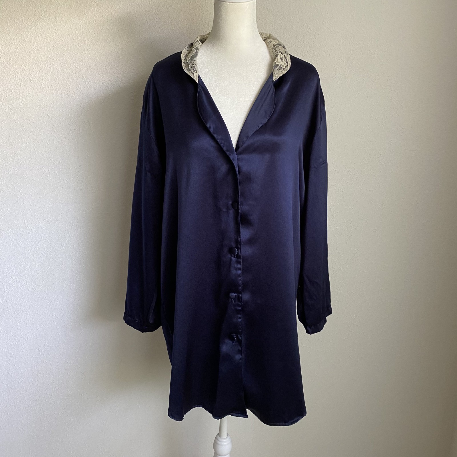 VTG Victoria&rsquo;s Secret Womens P/S Satin Night Shirt Navy w Nude Lace Trim Collar