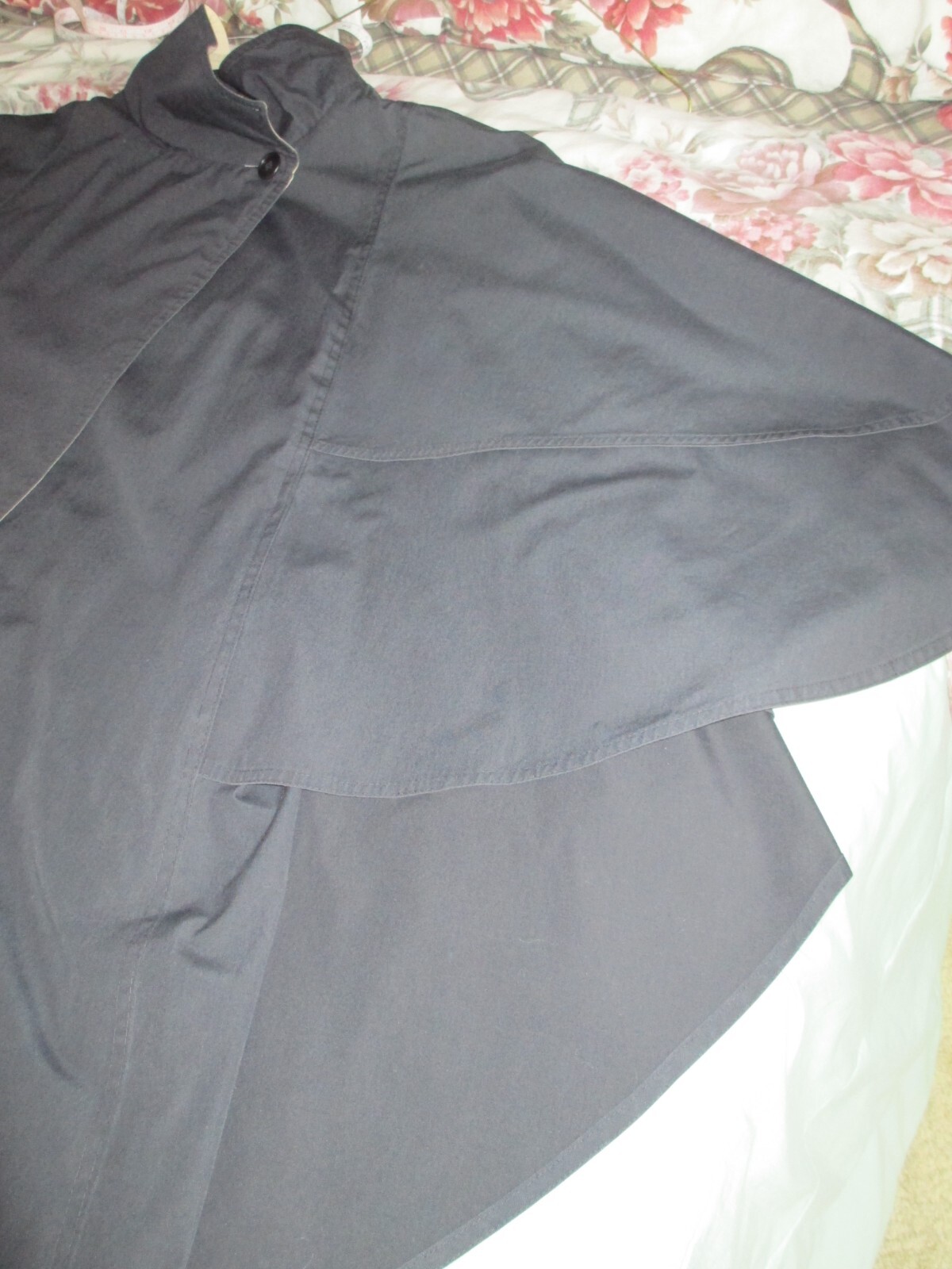 Spring Black Cape Coat Cream Collar Vintage 1970’s