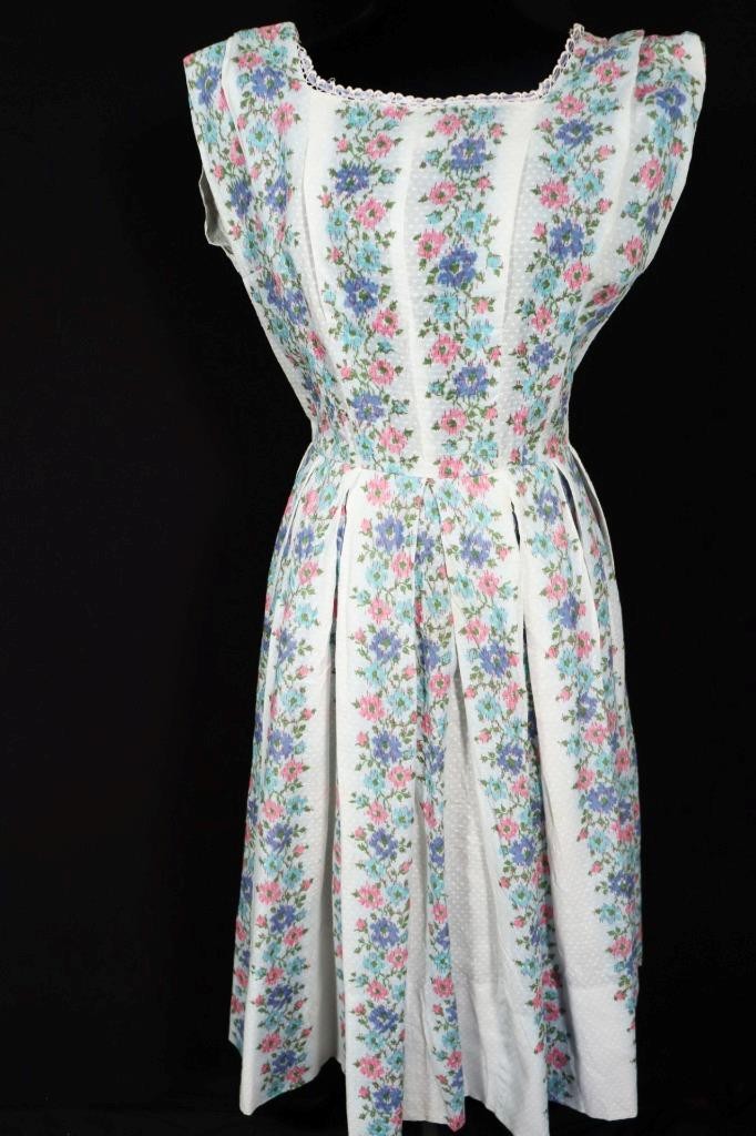 Vintage 1950&rsquo;s Cotton White Full Crinoline Skirt Floral Dress Size 4-6