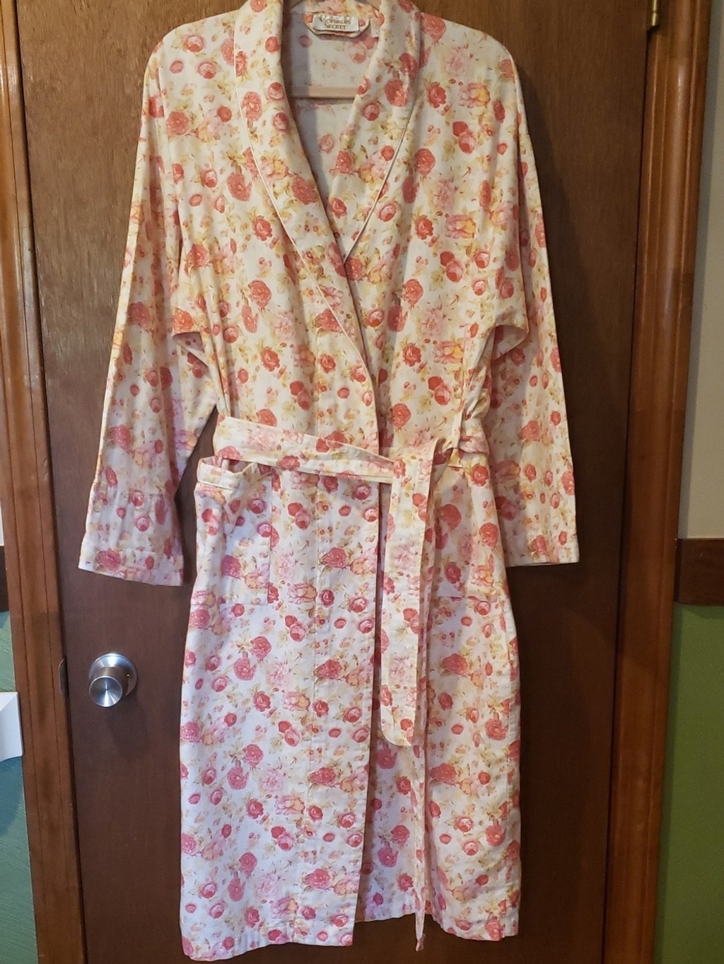 Vintage 90&rsquo;s 100% Cotton Victoria&rsquo;s Secret Garden Rose Floral Robe With Tie.