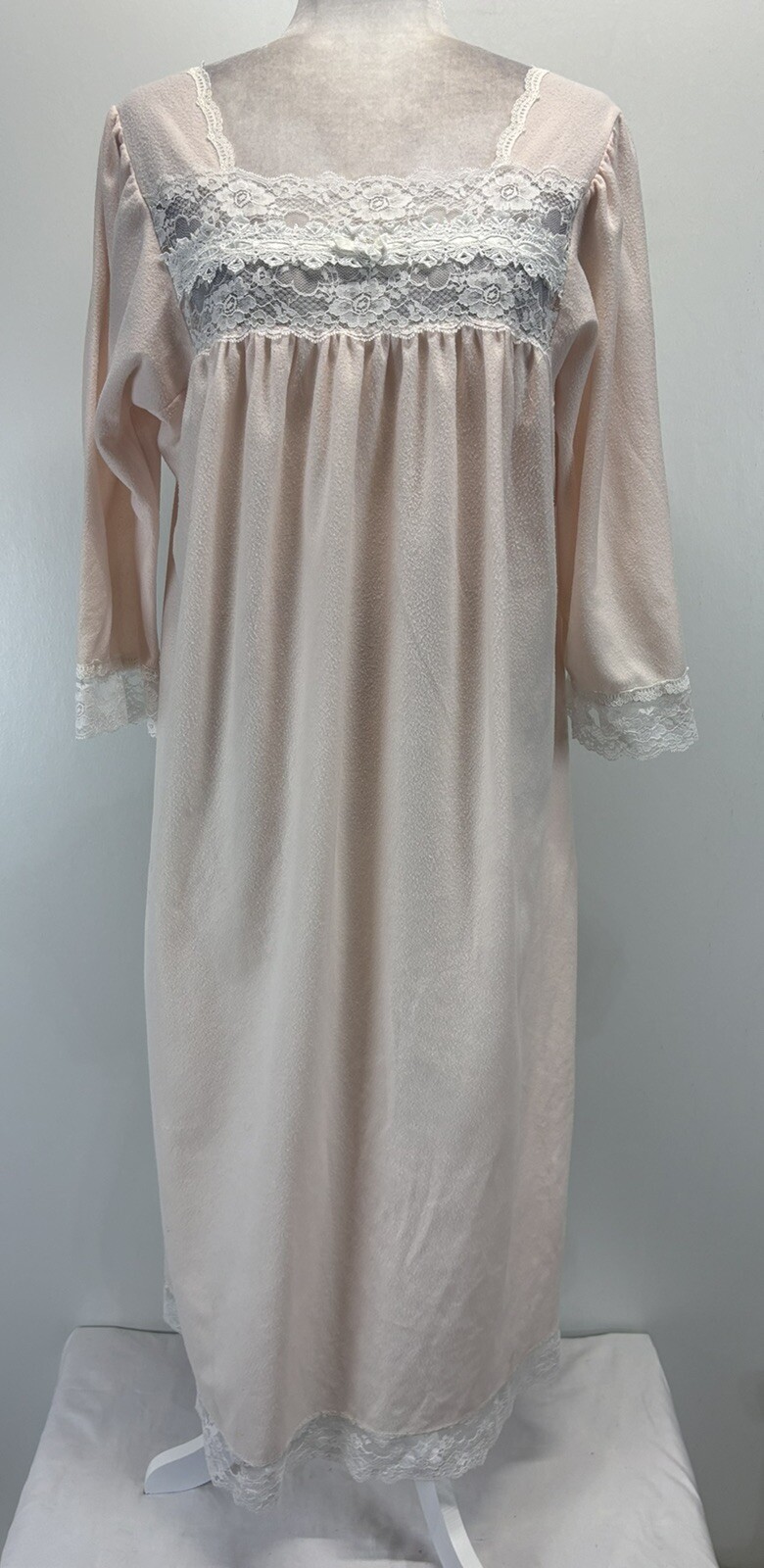 Vtg Christian Dior Fleece Long Nightgown Women’s Light Pink Lace Trim Bust 24”