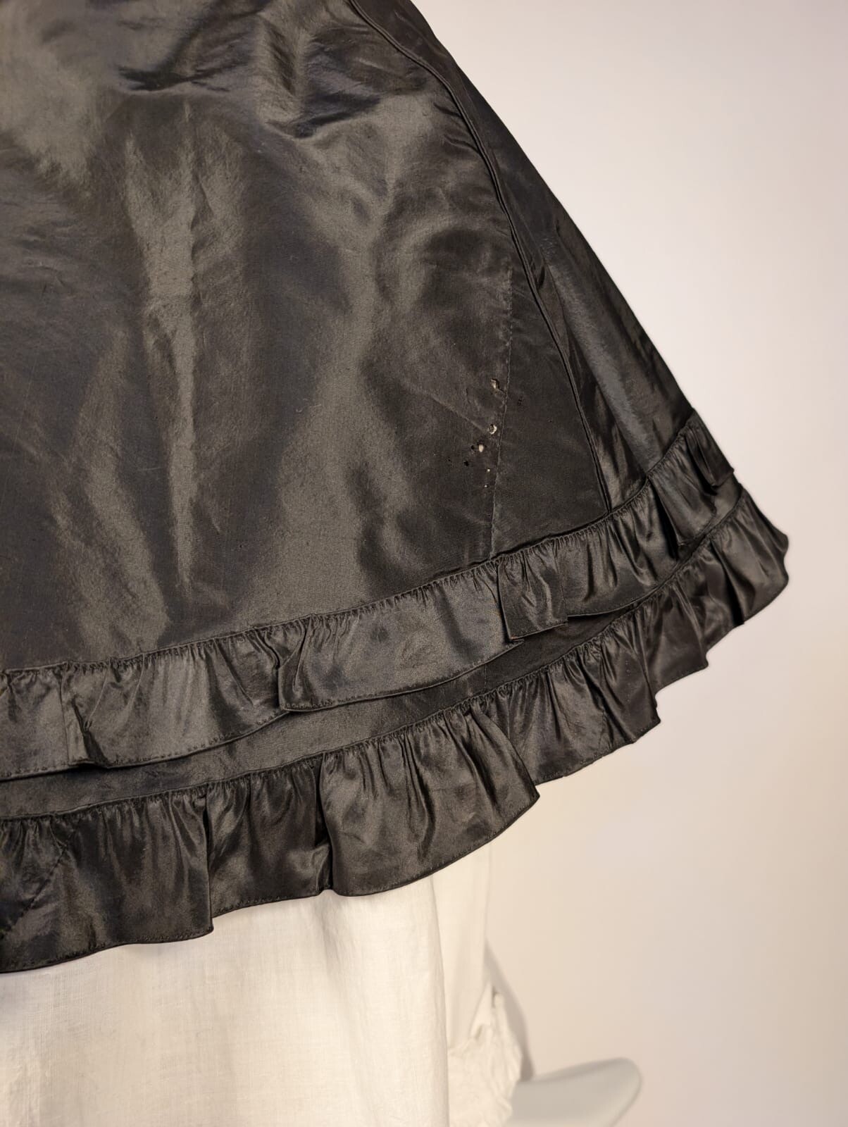 CIVIL WAR 1860’S BLACK SILK TAFFETA CAPE FR THE JOHN WAY BEEDE ESTATE PF NH