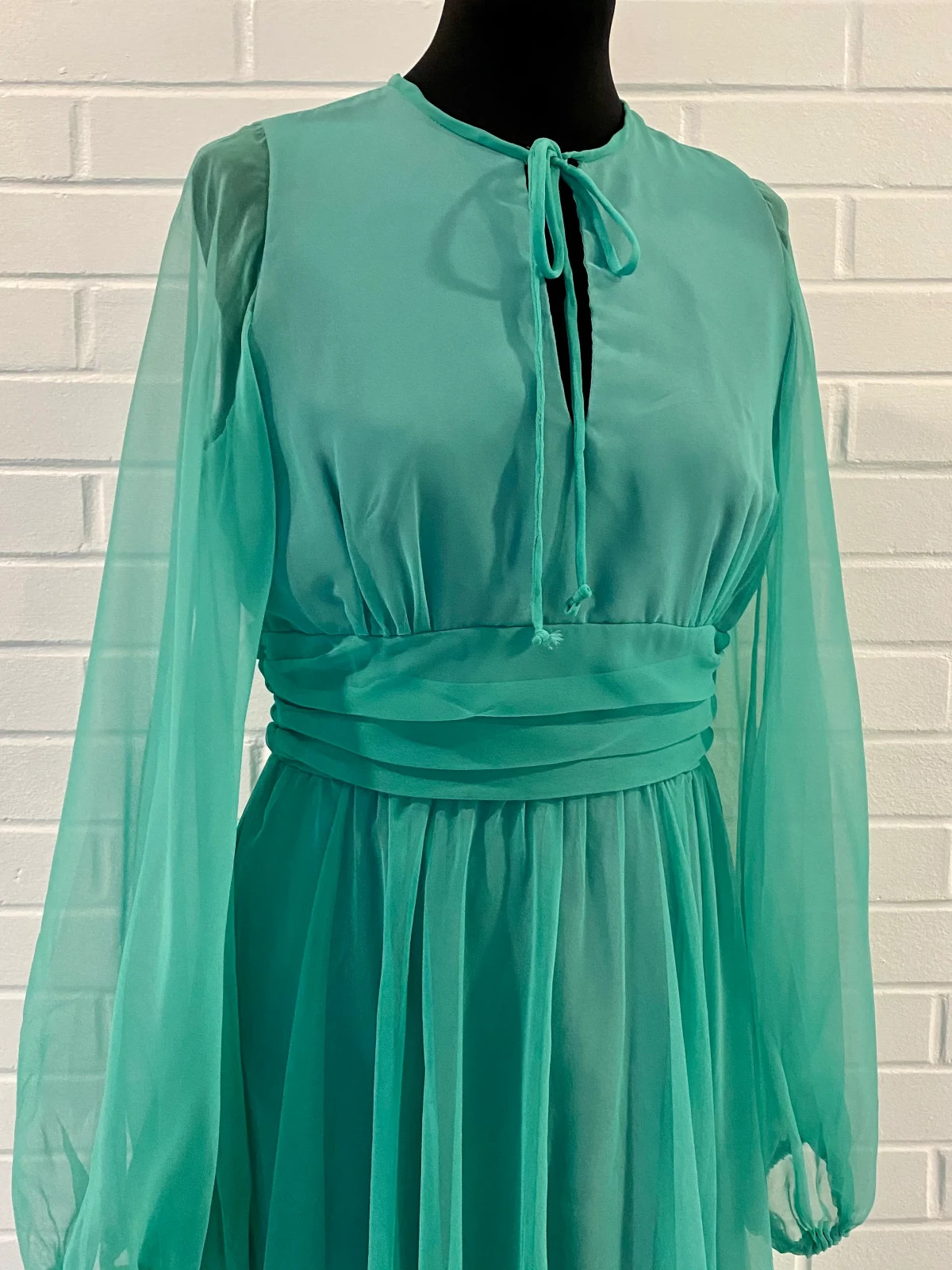 Emma Domb Green Chiffon Hostess Dress with Balloon Sleeves – ILGWU – Medium