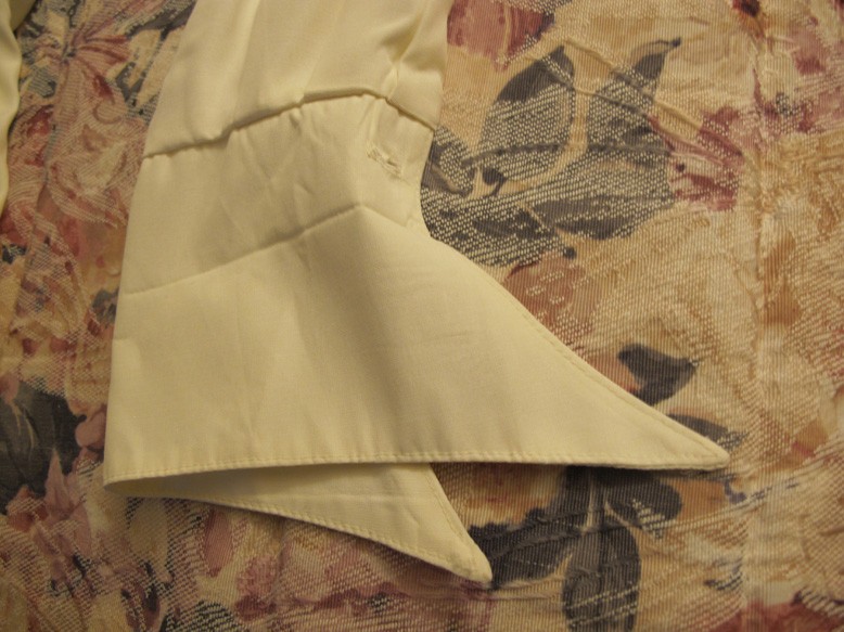 Sostanza DRAGON blouse REDUCED~Vintage 70s~Wmns Sz M~USA MADE~Cream~FREE H