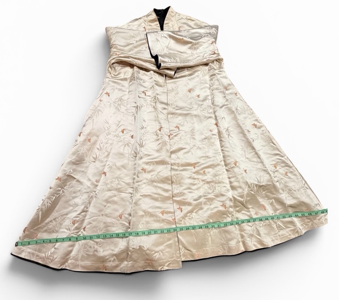 Dynasty Brand Chinese Silk/ Embroidered Robe Reversible , Hong Kong 1950-1960
