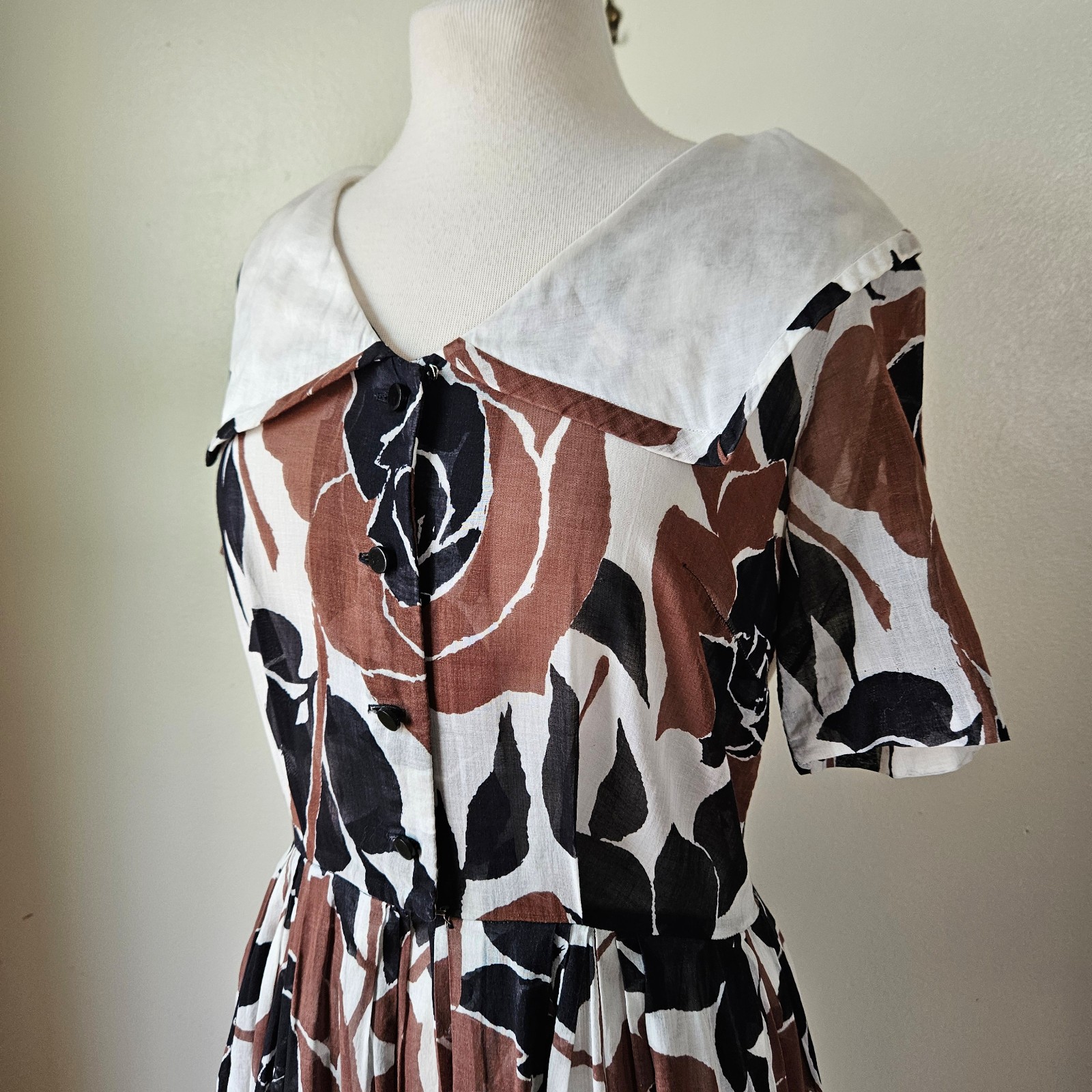L&rsquo;Aiglon Vintage 50s 60s Lightweight Cotton Brown Black Floral Day Dress L