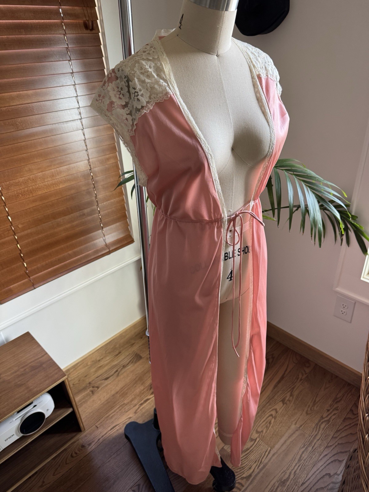 Vtg 60s 70s Lingerie Pink Old Hollywood Glamour Long Open Nightgown Accent Robe