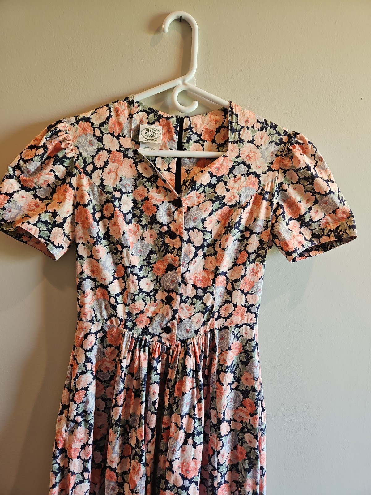 Laura Ashley 1980s Vintage 100% cotton Size 8 Blue Pink Floral Zipper Back.
