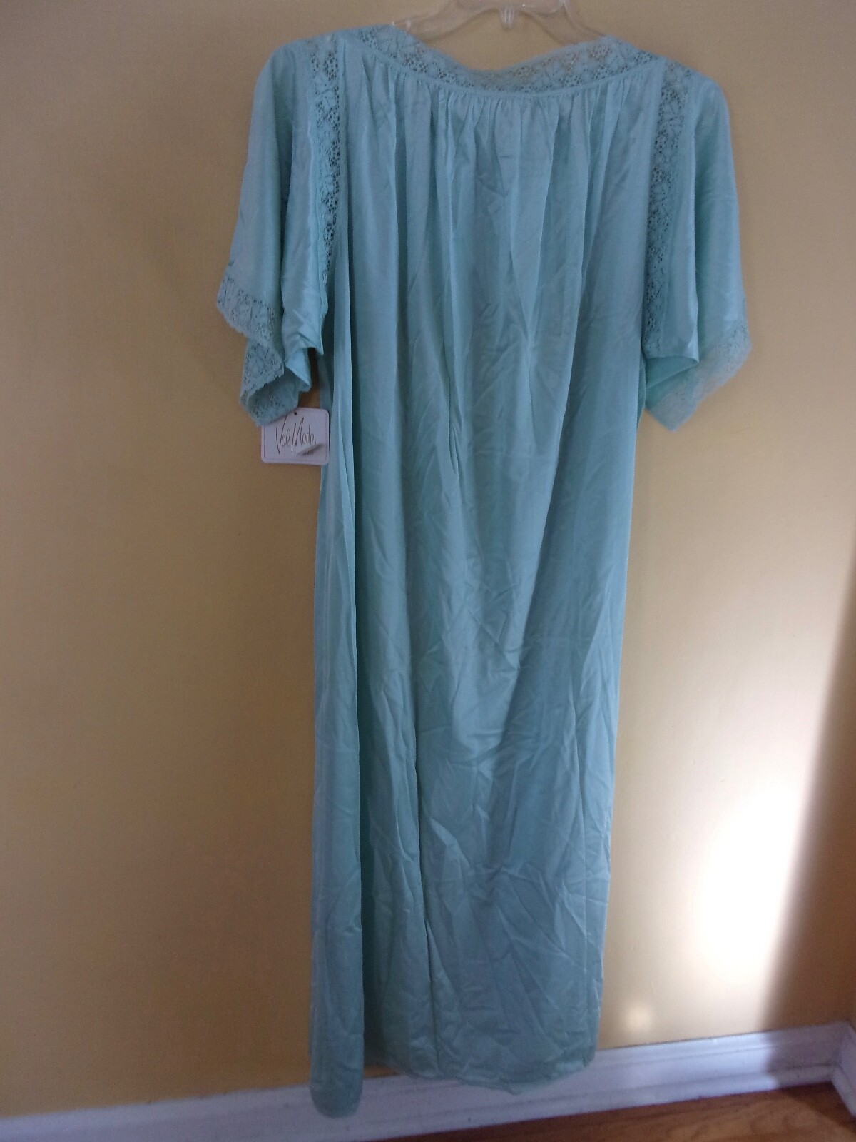 Val Mode vintage light green long nylon nightgown sz Medium 52&Prime; length NWT NOS