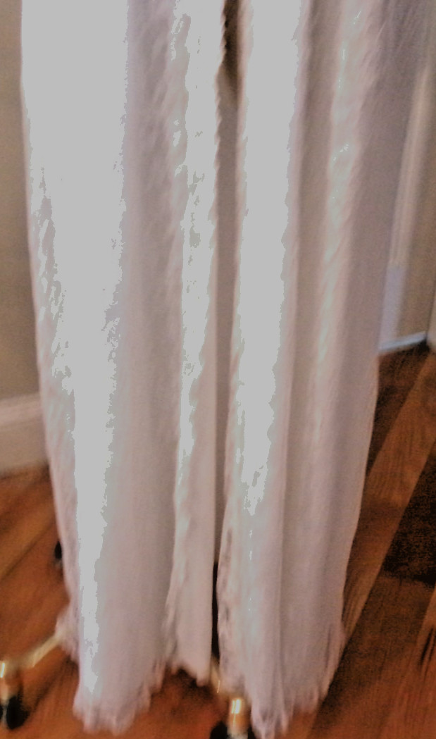 VINTAGE ODETTE BARSA GORGEOUS WHITE SATIN & CHANTILLY LACE ROBE M