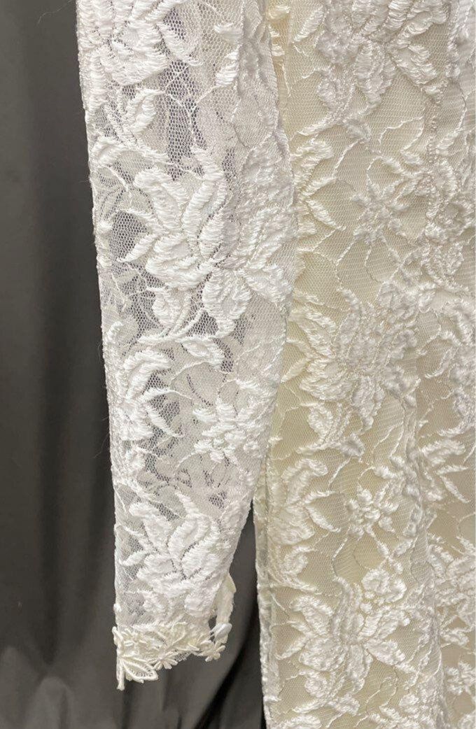 Off White Long Sleeve Lace Sheath Wedding Dress with Pearl Embellishments Sm-Med