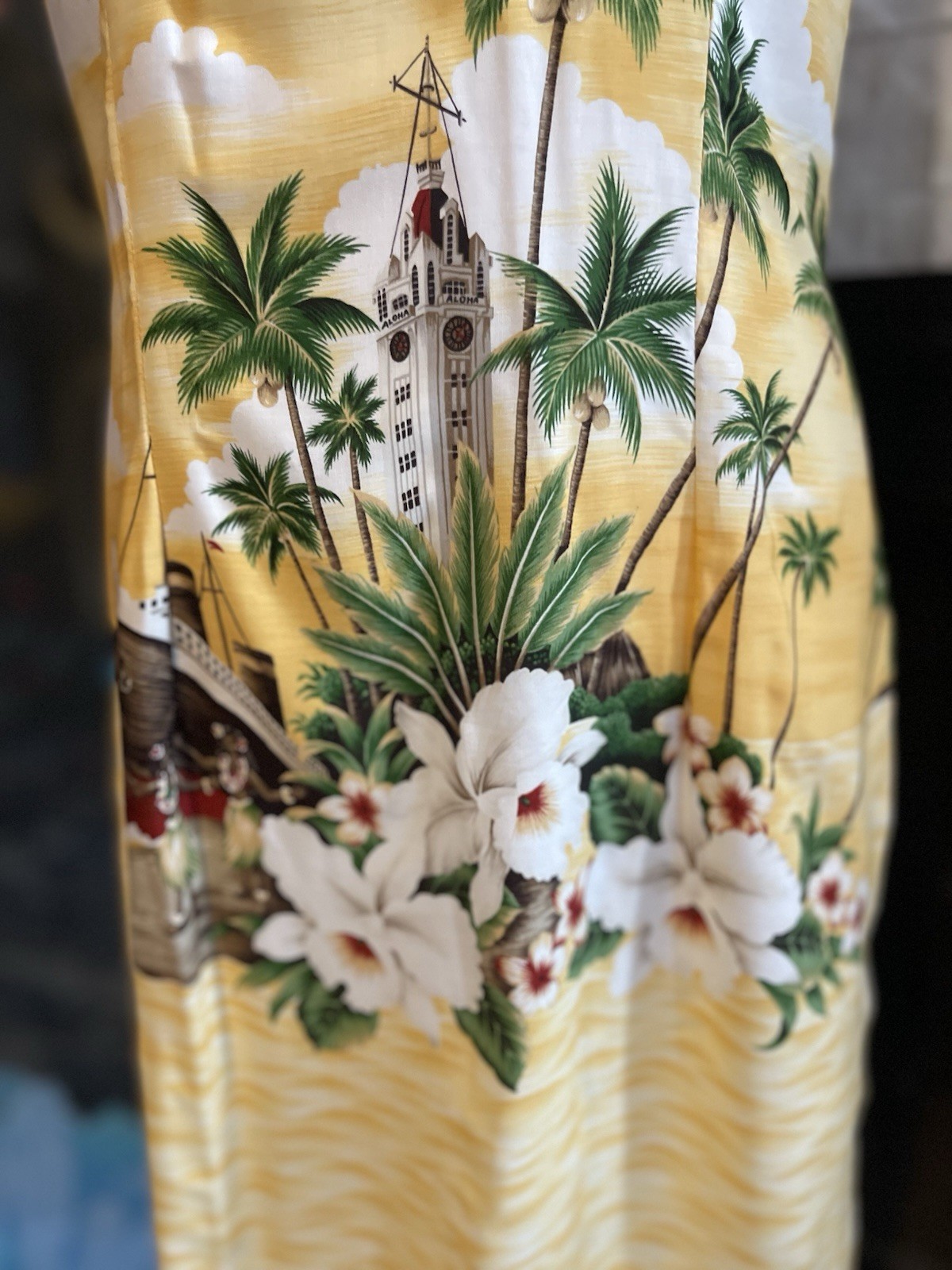 vintage hawaiian dress Yellow Hulu Dancers Size Medium Tropical Sun Dress