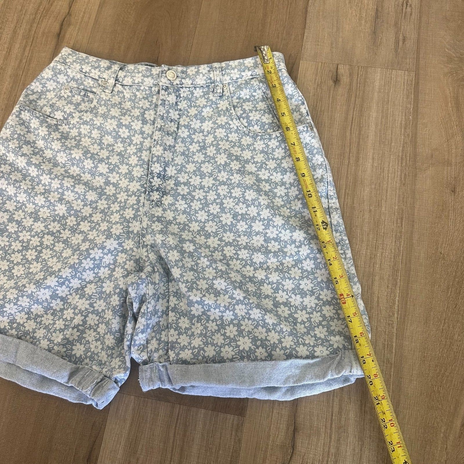 Vintage Gloria Vanderbilt Extra High Waist Floral Denim Shorts 14