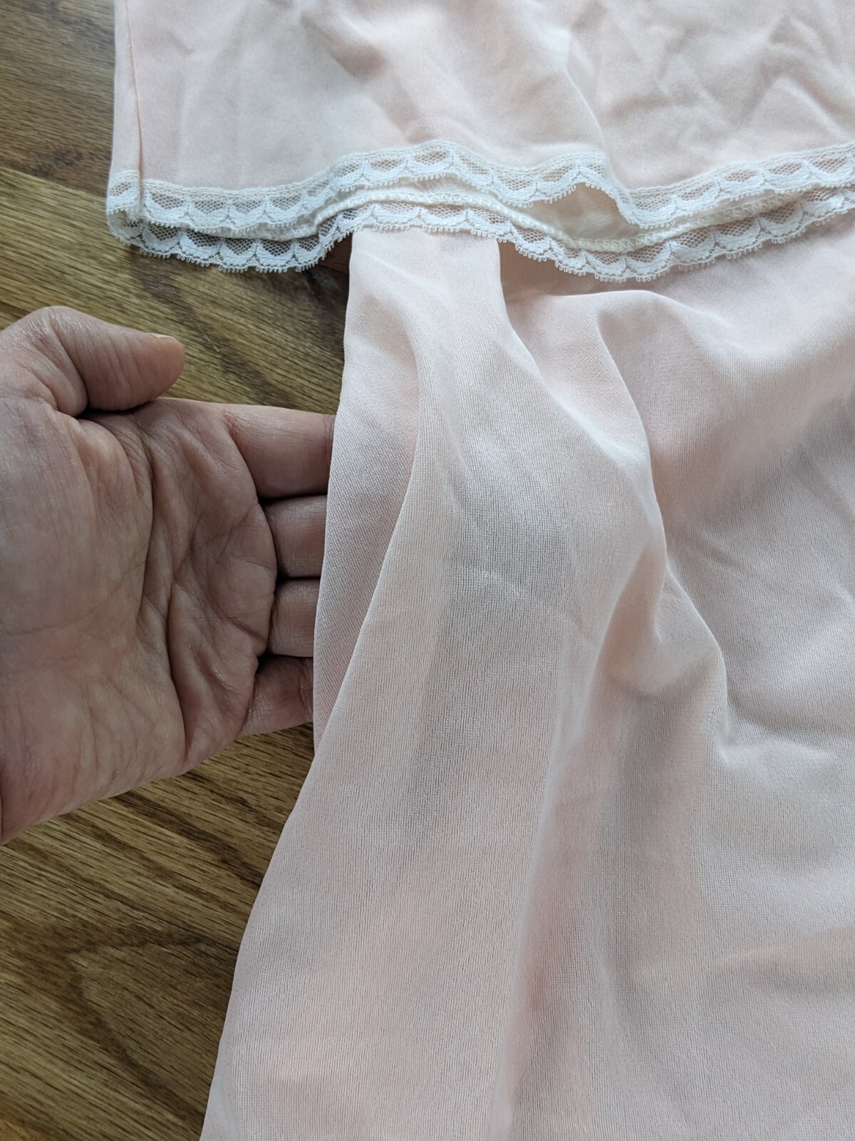 Pockets!🪷VTG Miss Elaine S Pale Pink Lace Trim Nylon Nightgown Grandmacore Cozy