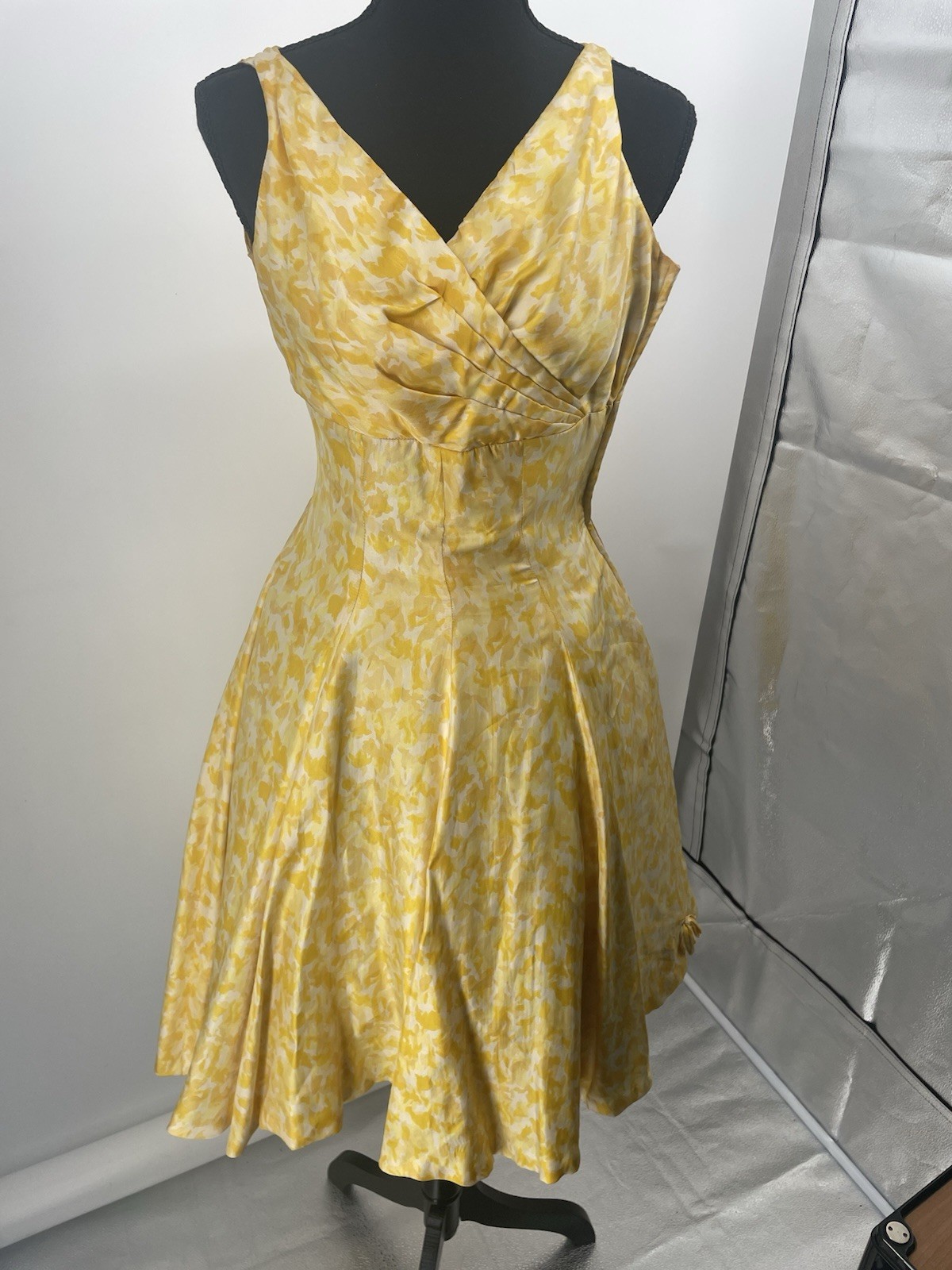 50&rsquo;s 60&rsquo;s White yellow Silk Wiggle Dress Junior Accent Fit & Flare XS Small
