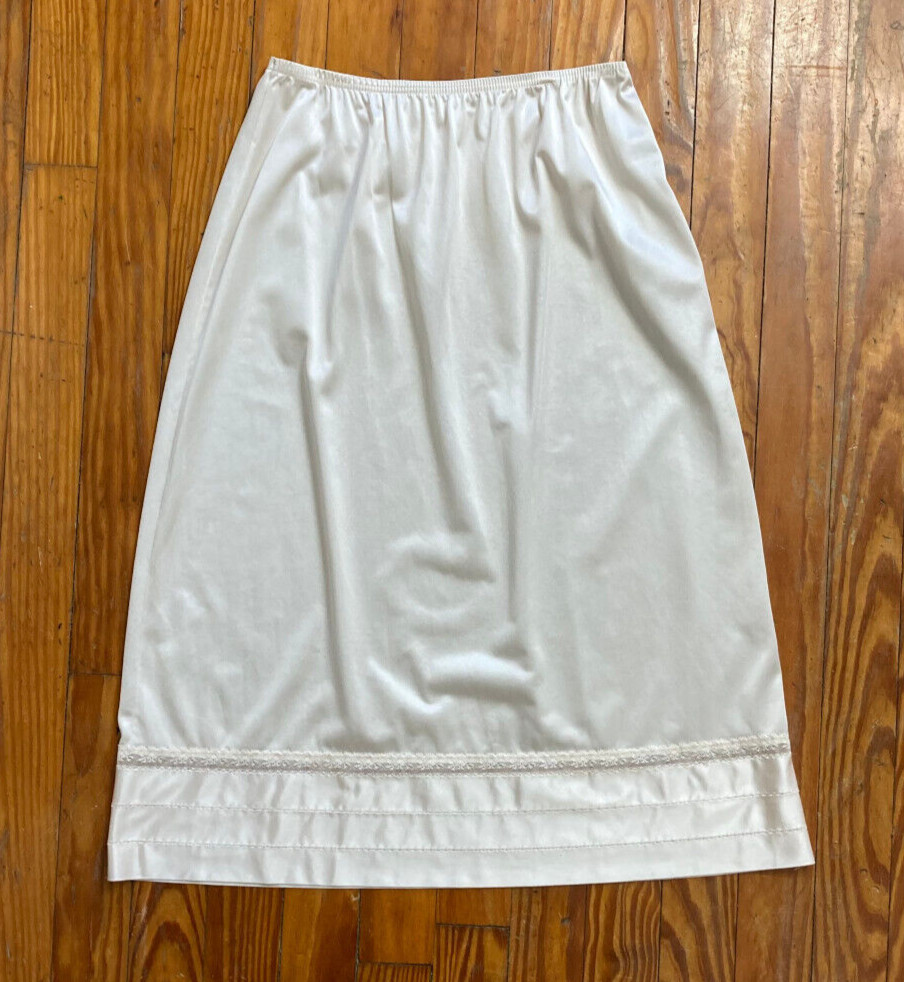 LORRAINE IVORY ANTRON NYLON MEDIUM TALL HALF SLIP, 27&Prime; LONG