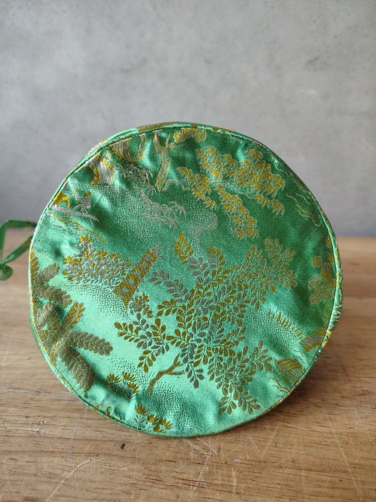 1950&rsquo;S LADIES GREEN SILK BROCADE JACKET AND MATCHING DRAWSTRING HANDBAG YOKOHAMA