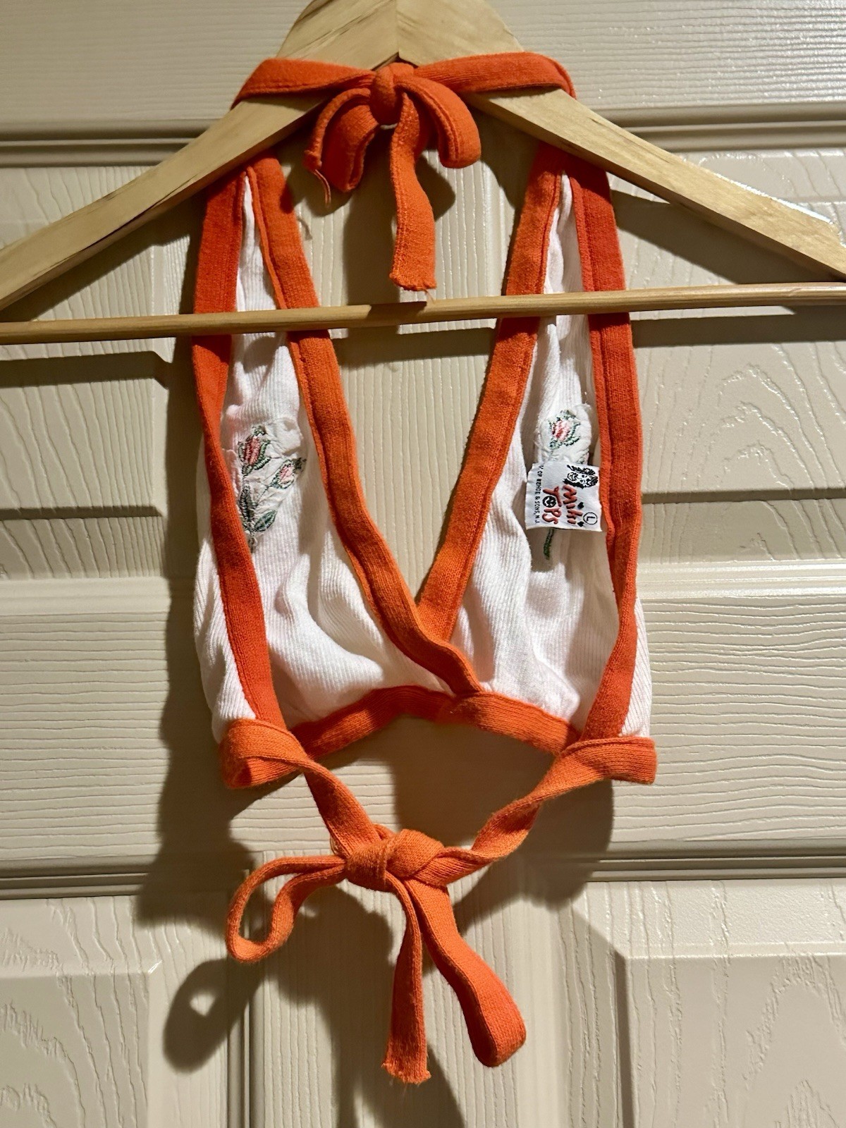 RARE 1970S TRUE VINTAGE MIKI TOPS HALTER TOP WHITE ORANGE EMBROIDERED FLOWERS L