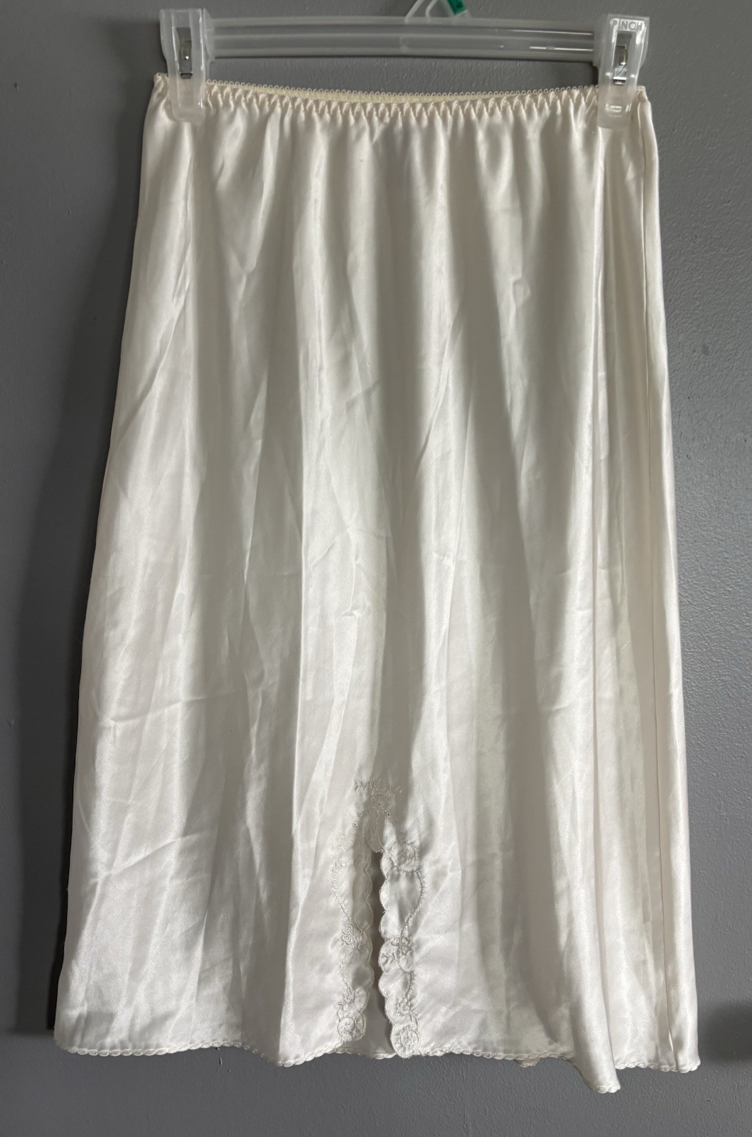 Vintage Lady Lynne Half Slip Ivory Polyester Embroidered 25&Prime; Waist 24&Prime; Long
