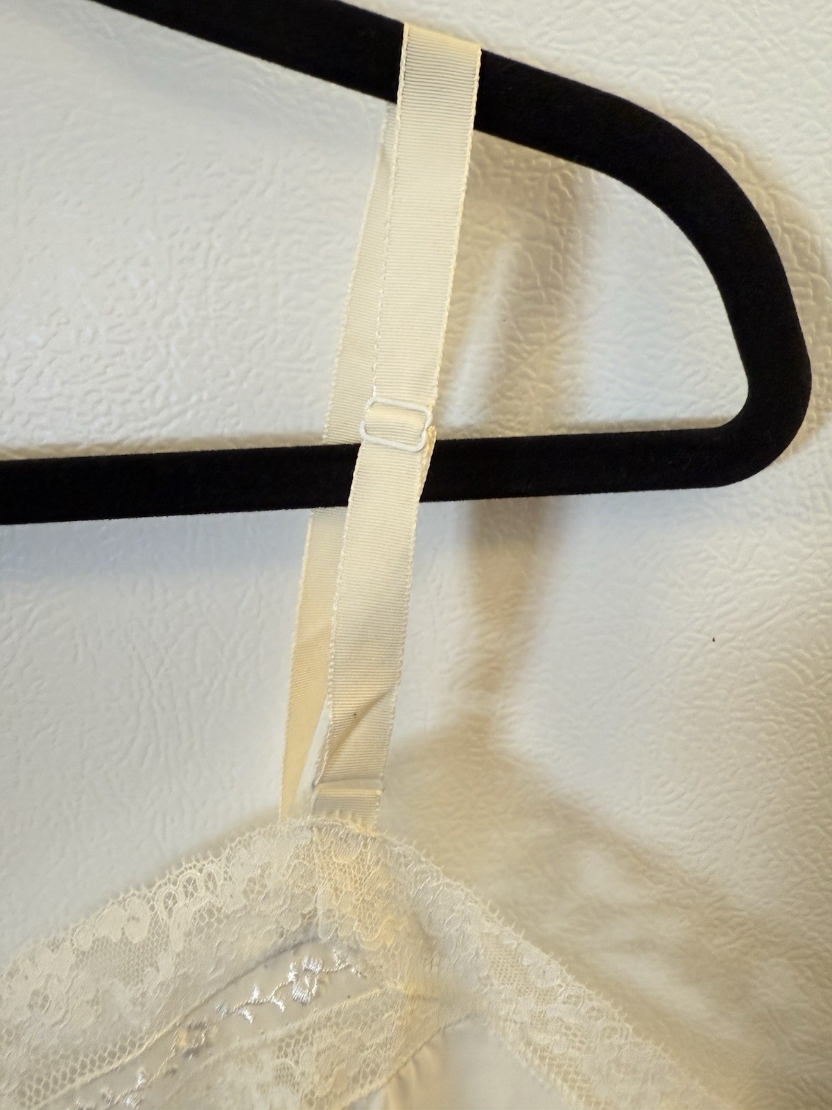 Vintage « Enthrall » Barbizon White Full Slip Crepe Remarque Sz 20.5” Little Lady