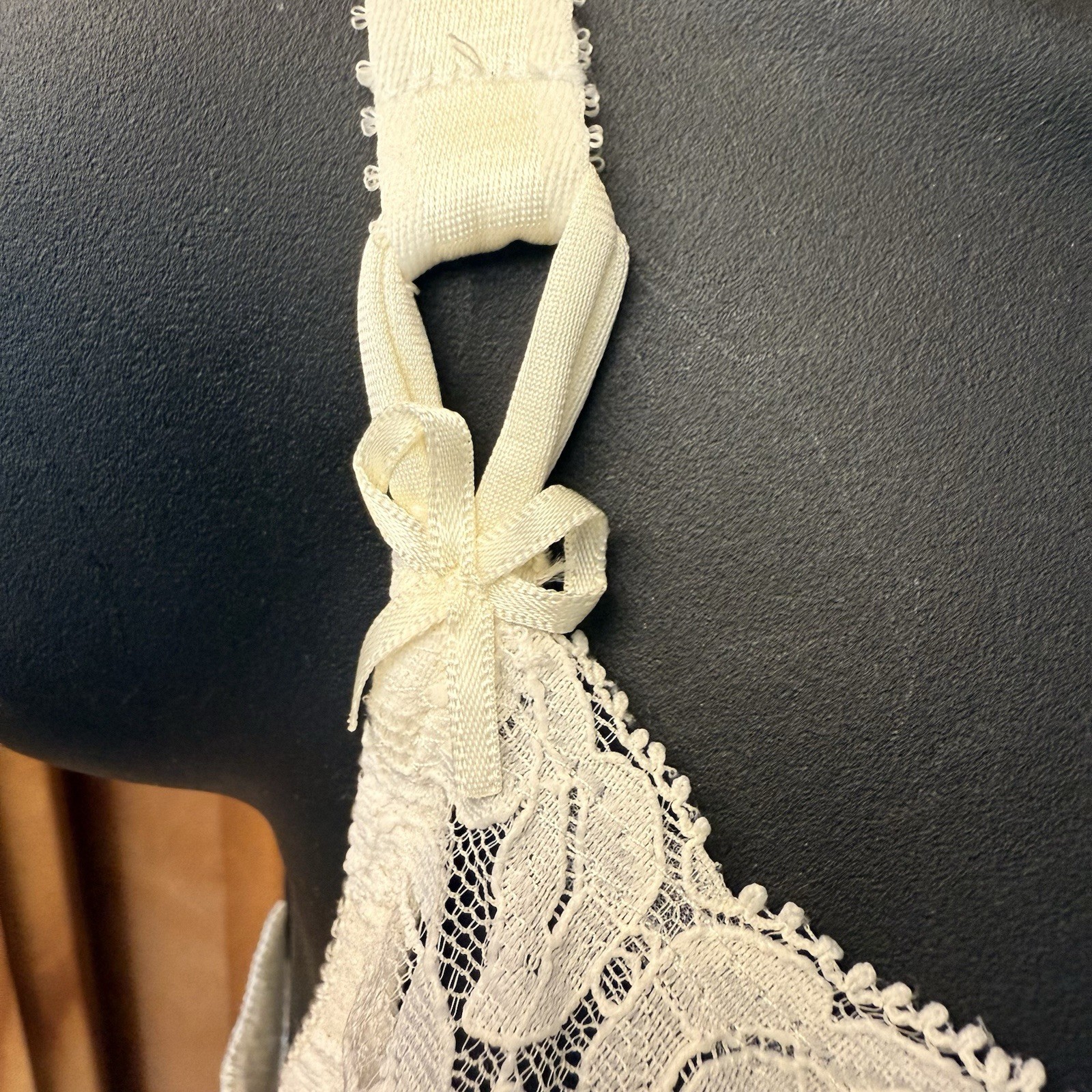 Vintage Vanity Fair Bra 32D Sheer White Nylon Lace Floral Full Figure Underwire