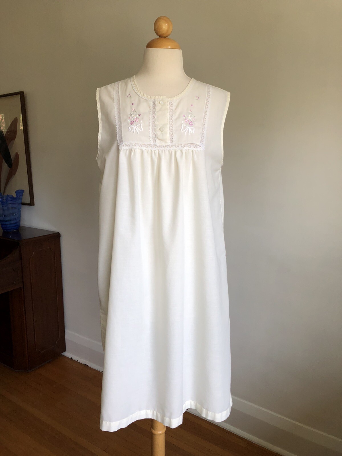 BEAUTIFUL VTG BARBIZON Yellow w/ White Lace Floral Embroidery Nightgown SZ M