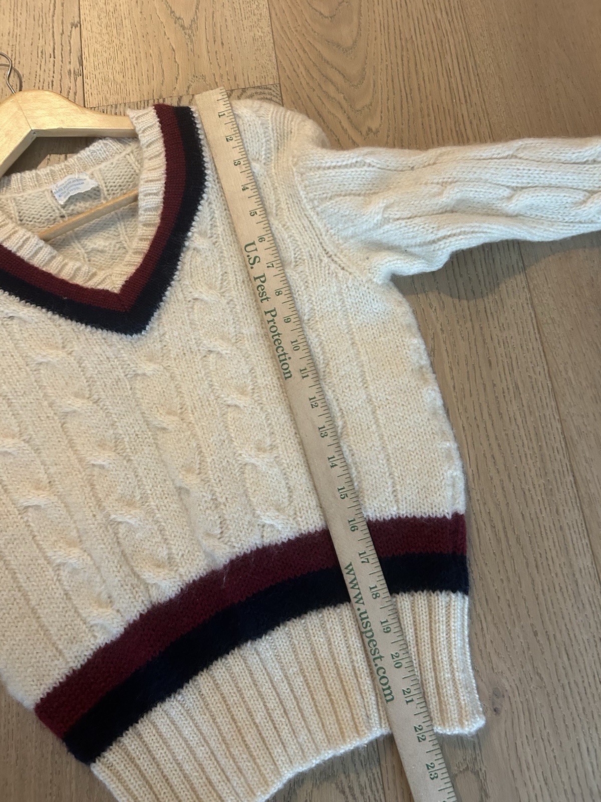Vintage Saks Fifth Avenue Sweater Women’s Ivory Wool Pullover Vneck Everyday