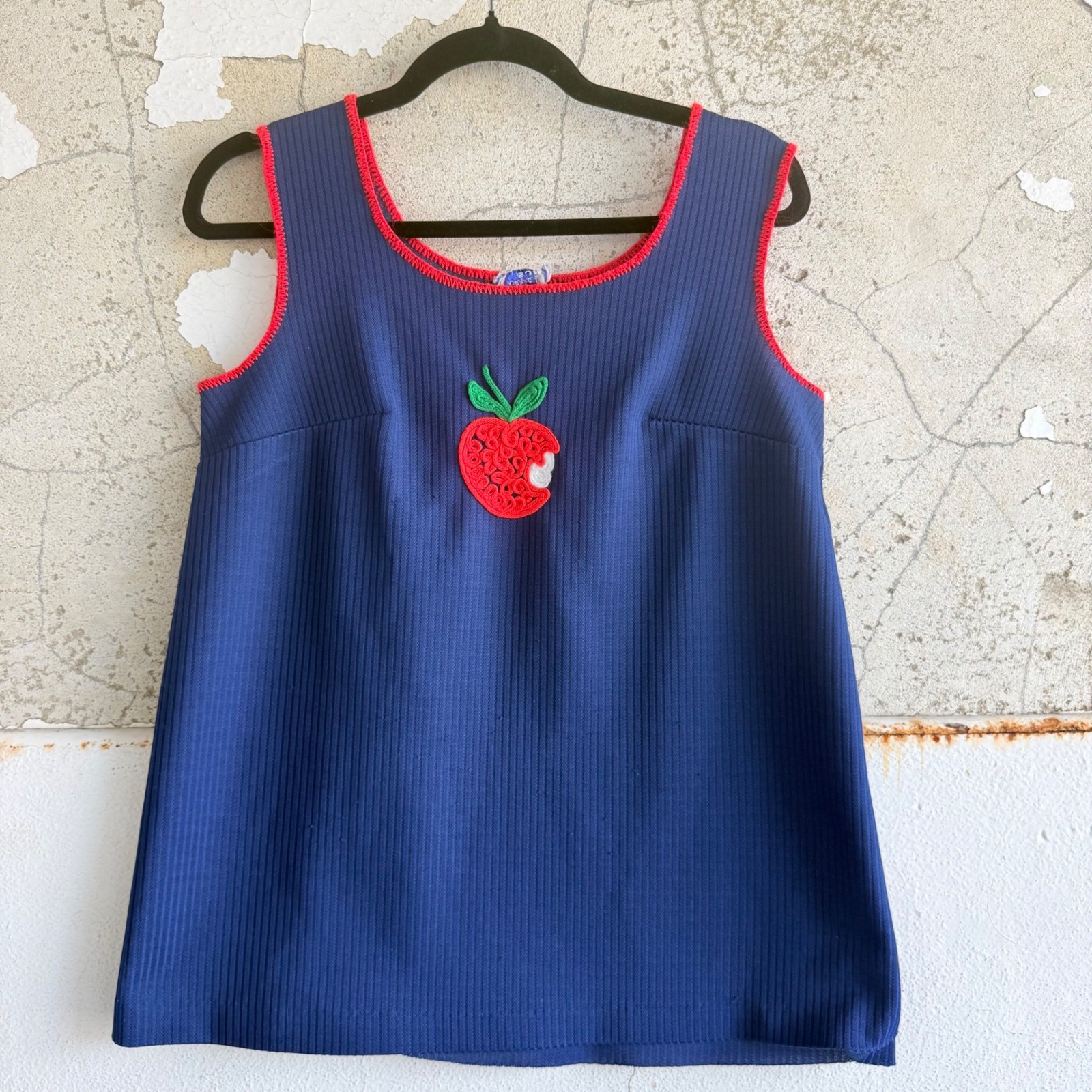 Vintage 70s Tank Top Crochet Apple Patch Kitschy Sleeveless Tunic Shirt Teacher