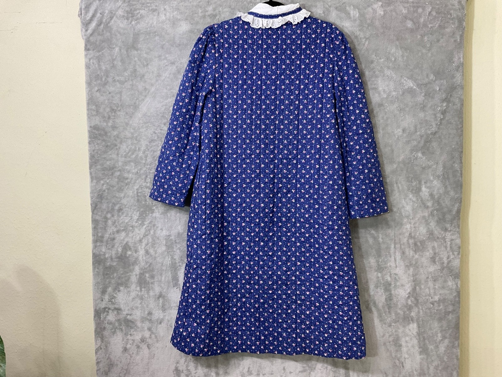 Vtg. Carriage Court Sears Quilted Floral Robe Size Small USA Made Cottage core