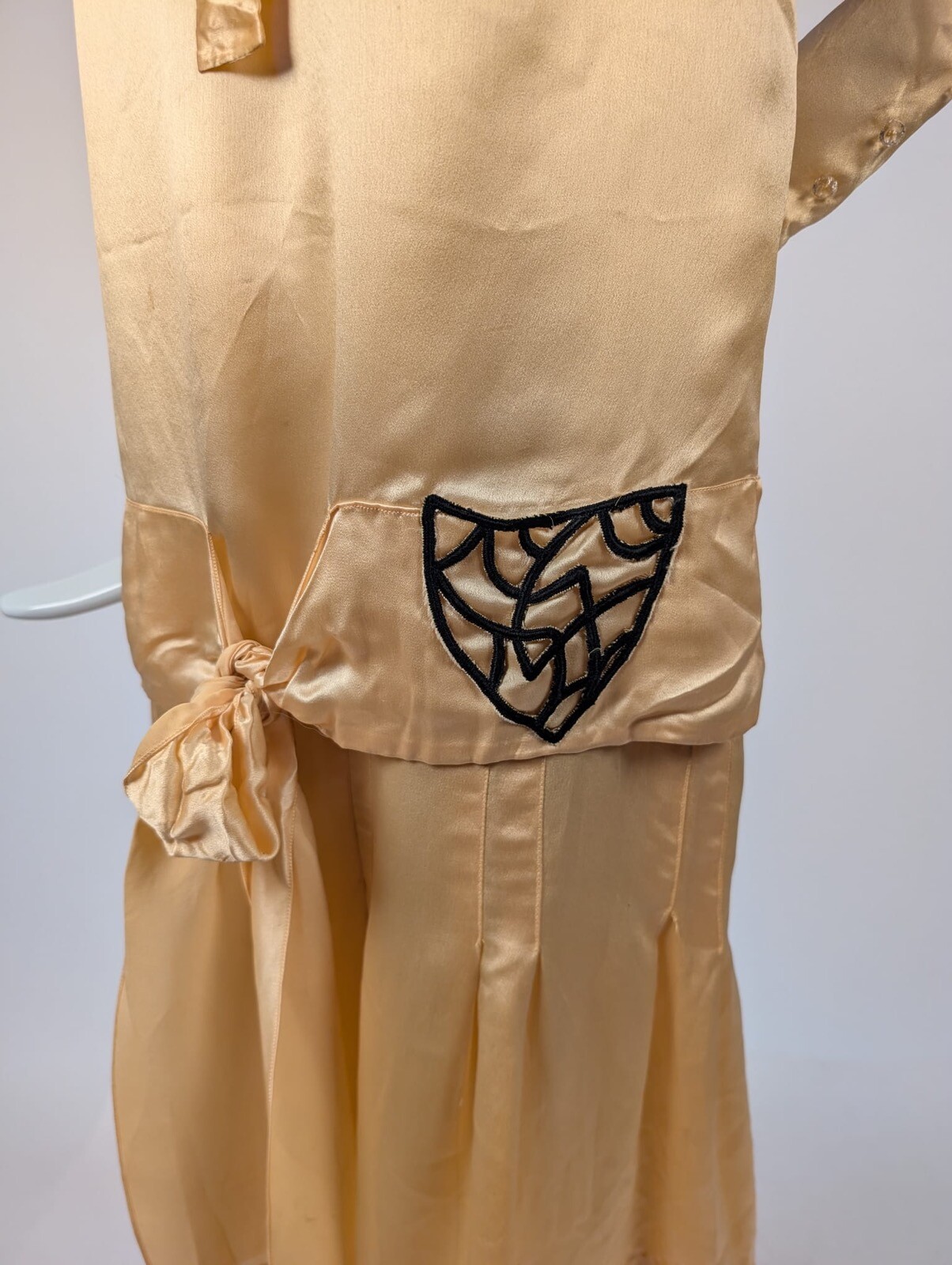 FLAPPER 1920’S YELLOW SILK SATIN DRESS W CUTOUT DETAILED POCKET