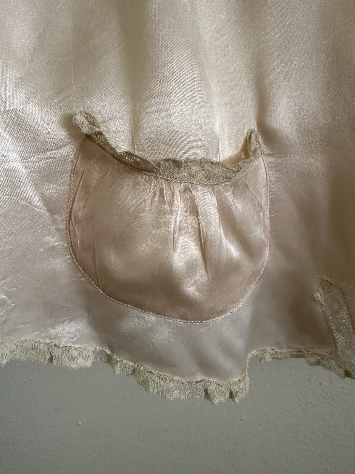1930s Rayon Satin Bed Jacket Champagne Peach Lace Bow Tie Front Boudoir Top VTG