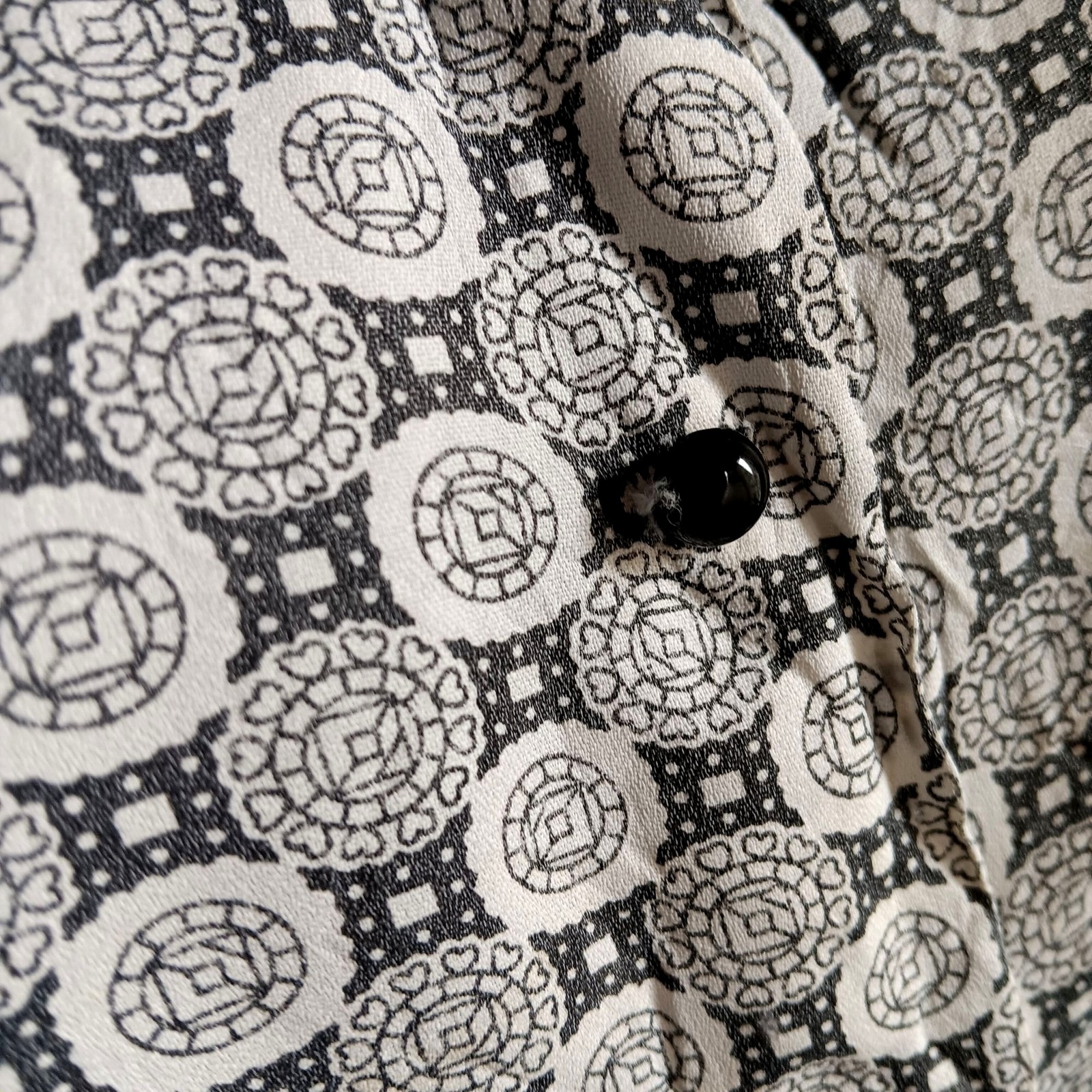 True Vintage Blouse Medium 1960&rsquo;s Geometric Print Button-Up Top Pointed Collar