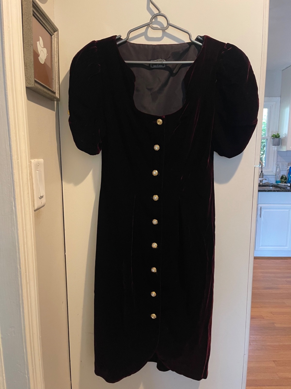 READ CACHET BARI PROTAS Burgundy Velvet Rhinestone Button Cocktail Dress 7/8