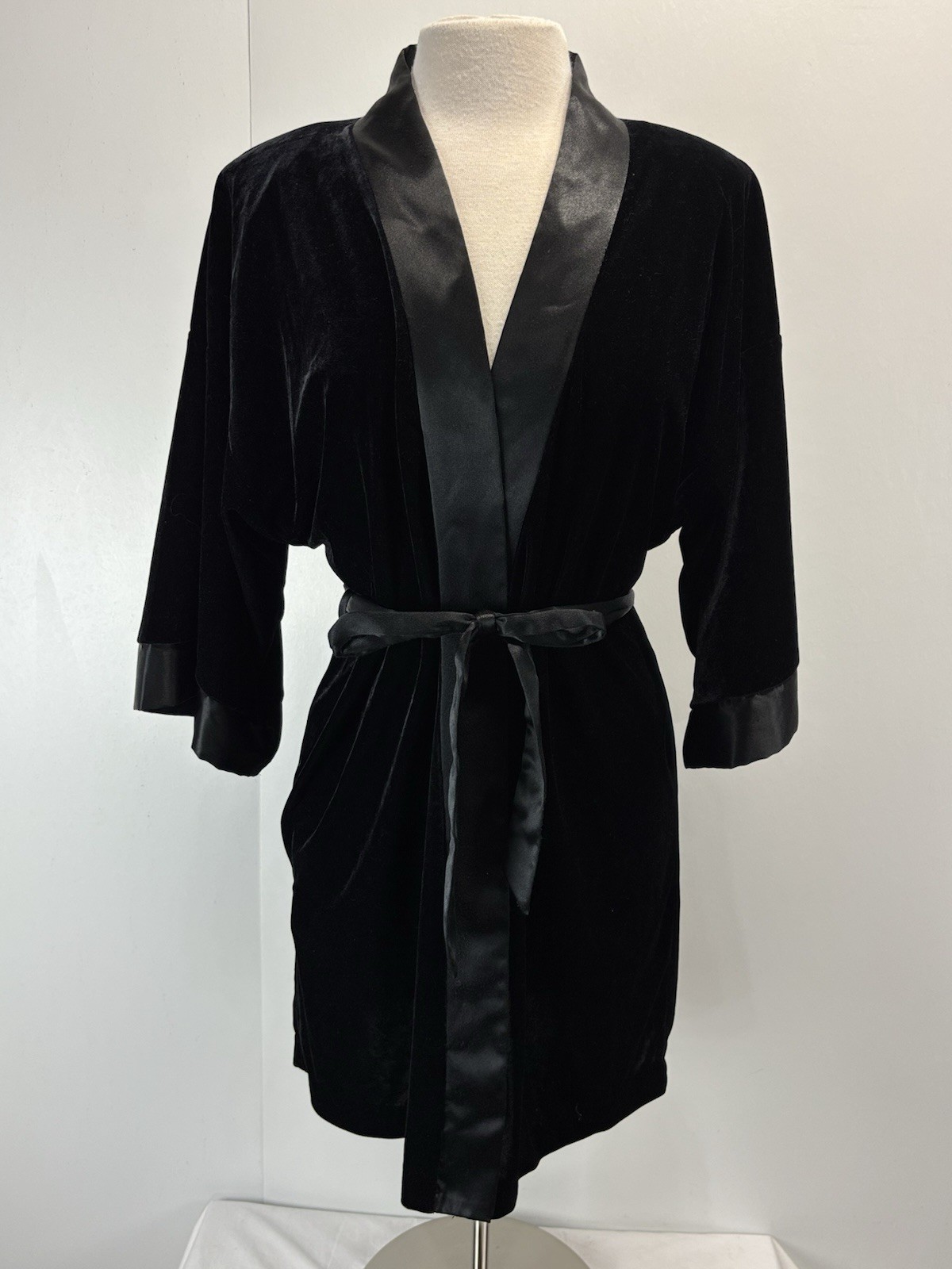Vtg California Dynasty Velvet Velour Robe Black Women’s Satin Trim Boudoir Short