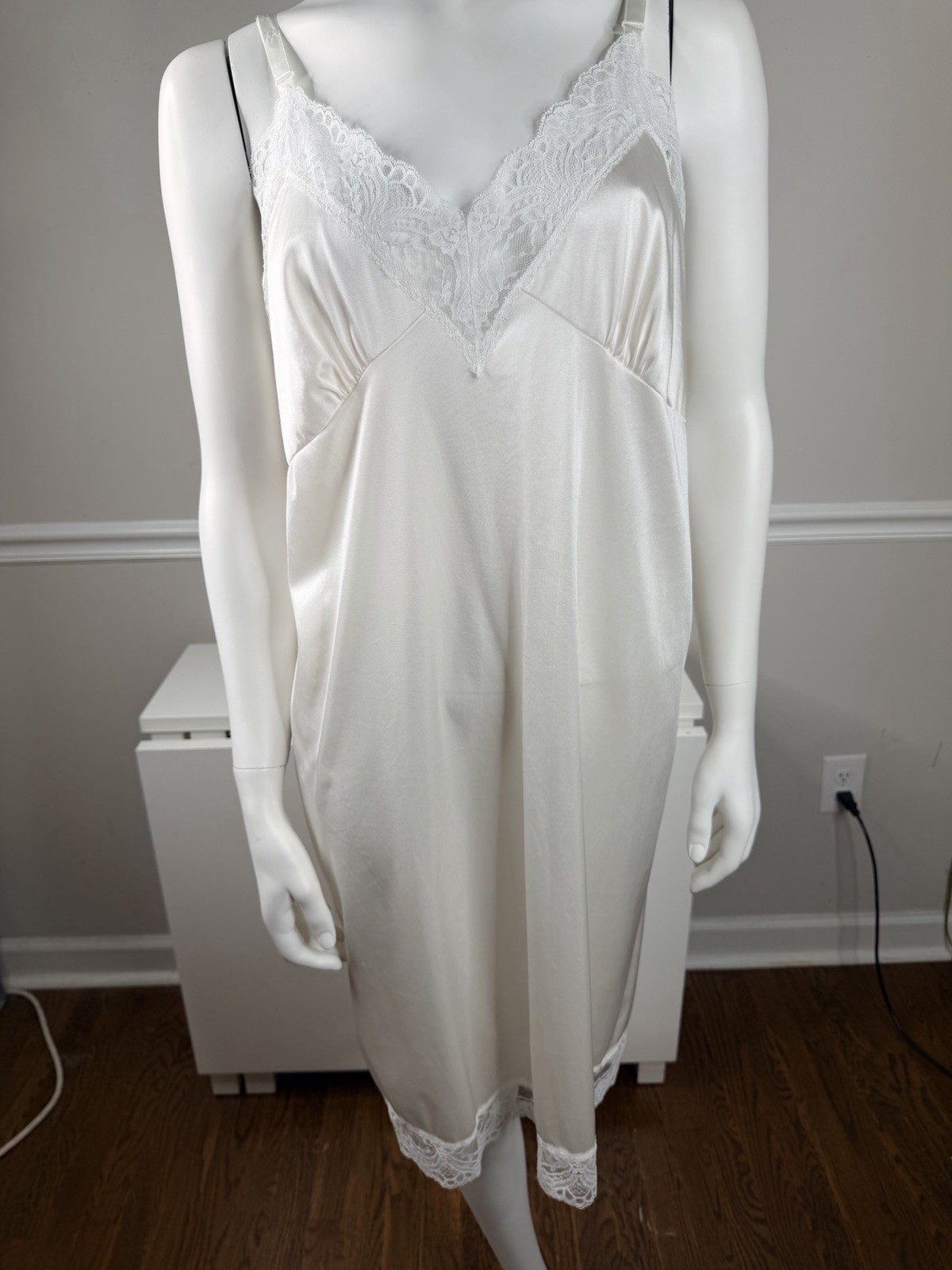 Vintage Dixie Belle sexy lace white Size 44” full dress Slip Nylon