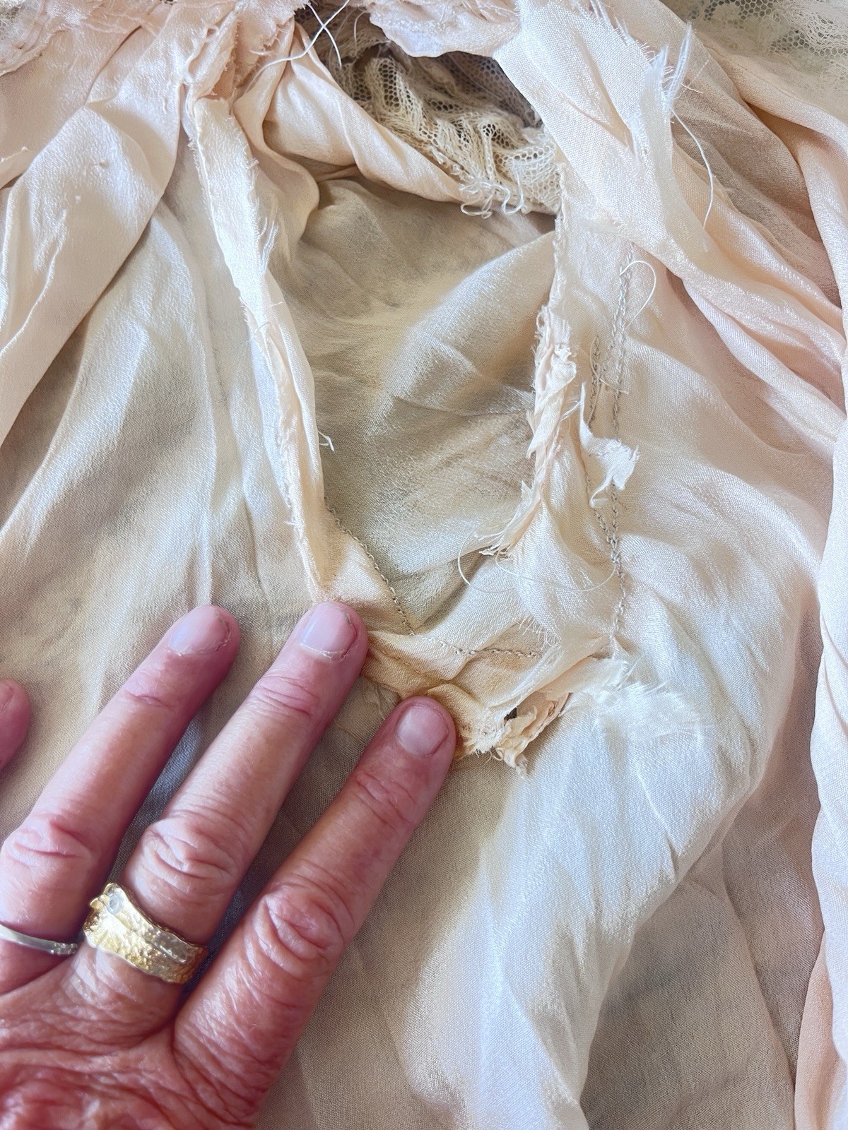 Edwardian Early 20s silk boudoir jacket blush pink with lace trim AS IS