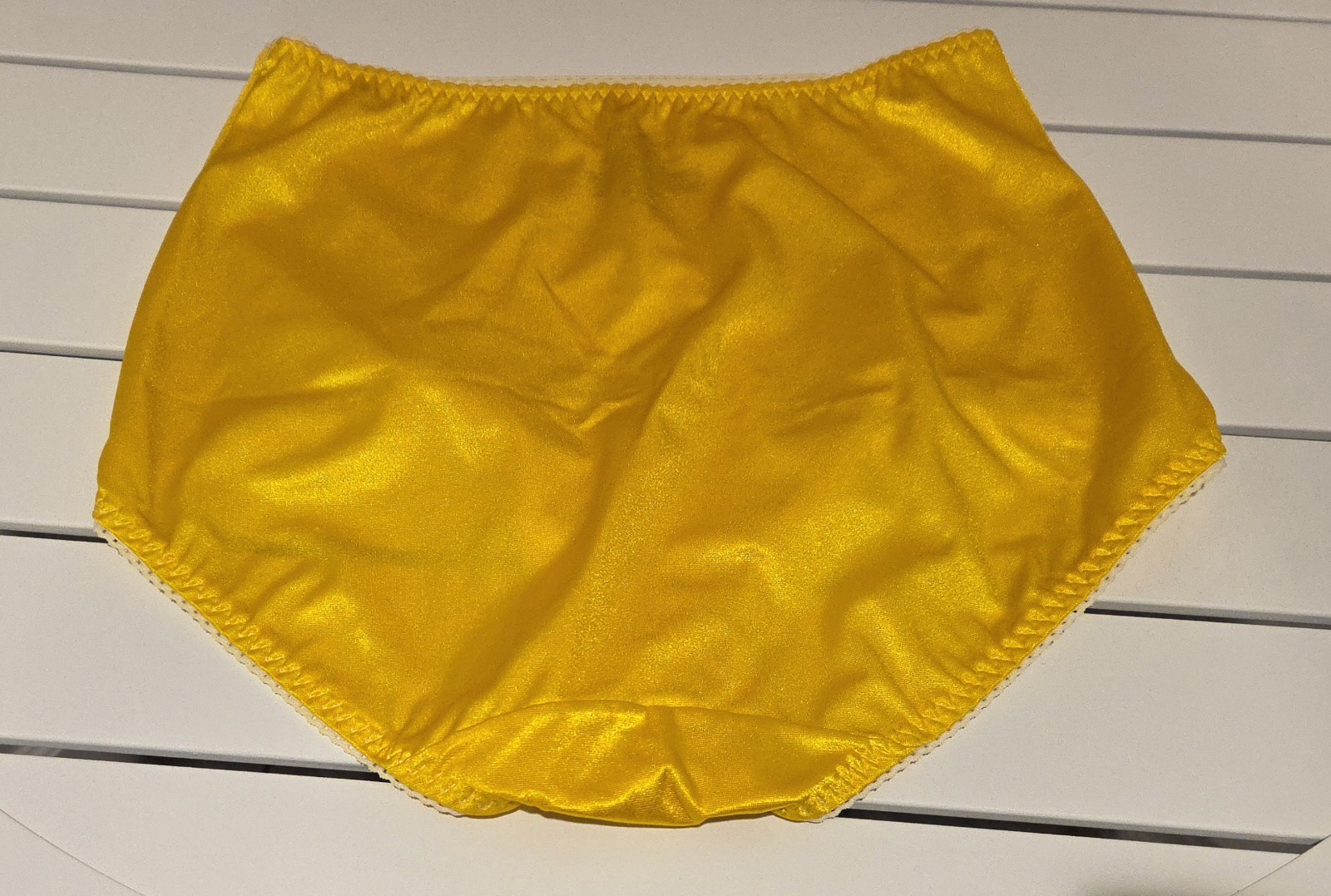 Flawed Vanity Fair 40301 Satin Stretch Support Brief Panty Carnation Yellow 7/L