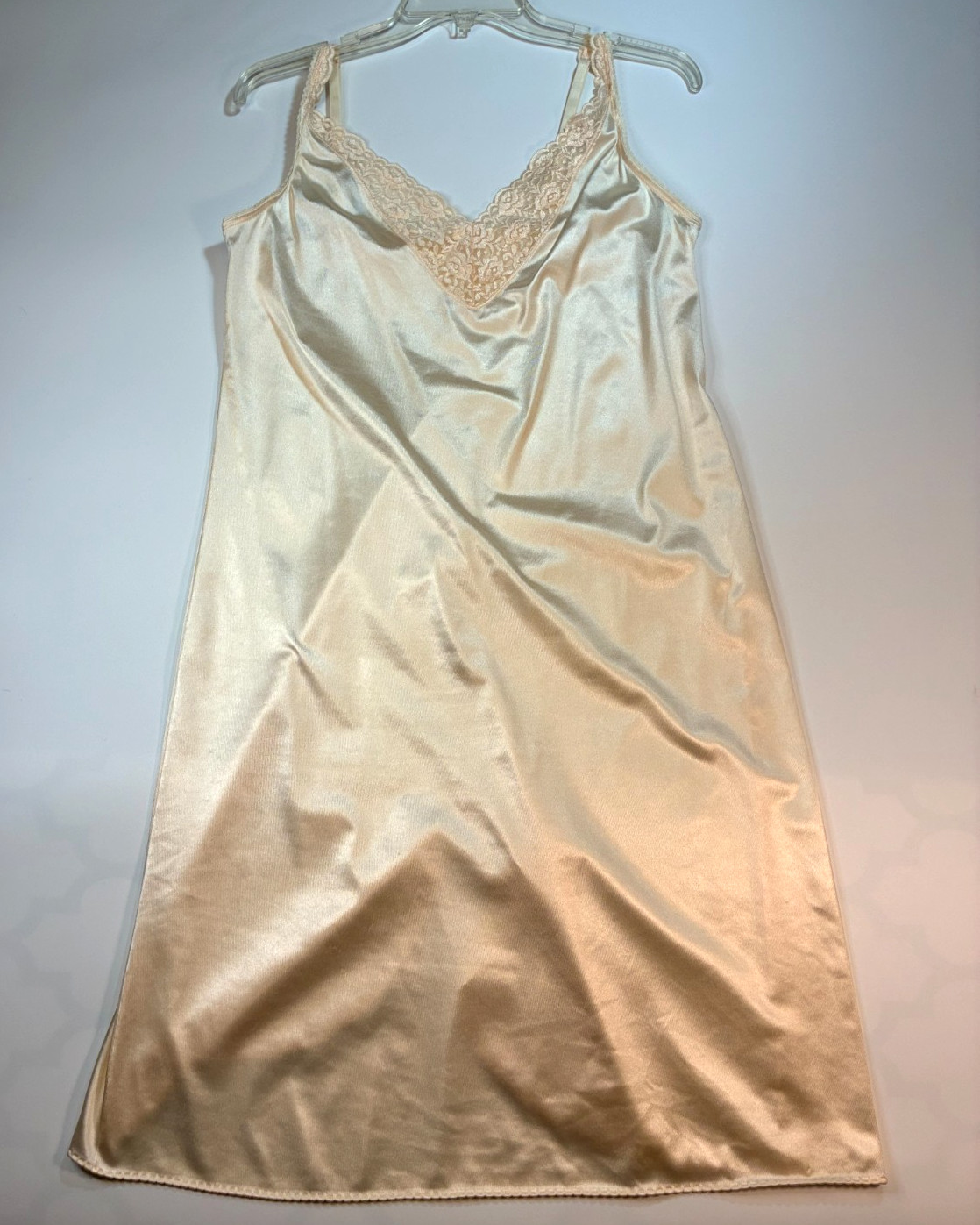Vintage VANITY FAIR FULL SLIP Ivory Size 36 24&Prime; Medium NYLON Stretch Lace Liquid