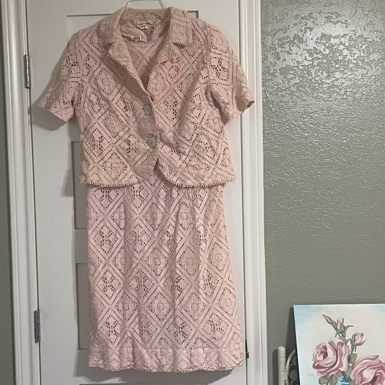 VTG 60&rsquo;s Amy Adams Lace Dress & Short Sleeve Jacket Suit Set 38&Prime; Bust Pink