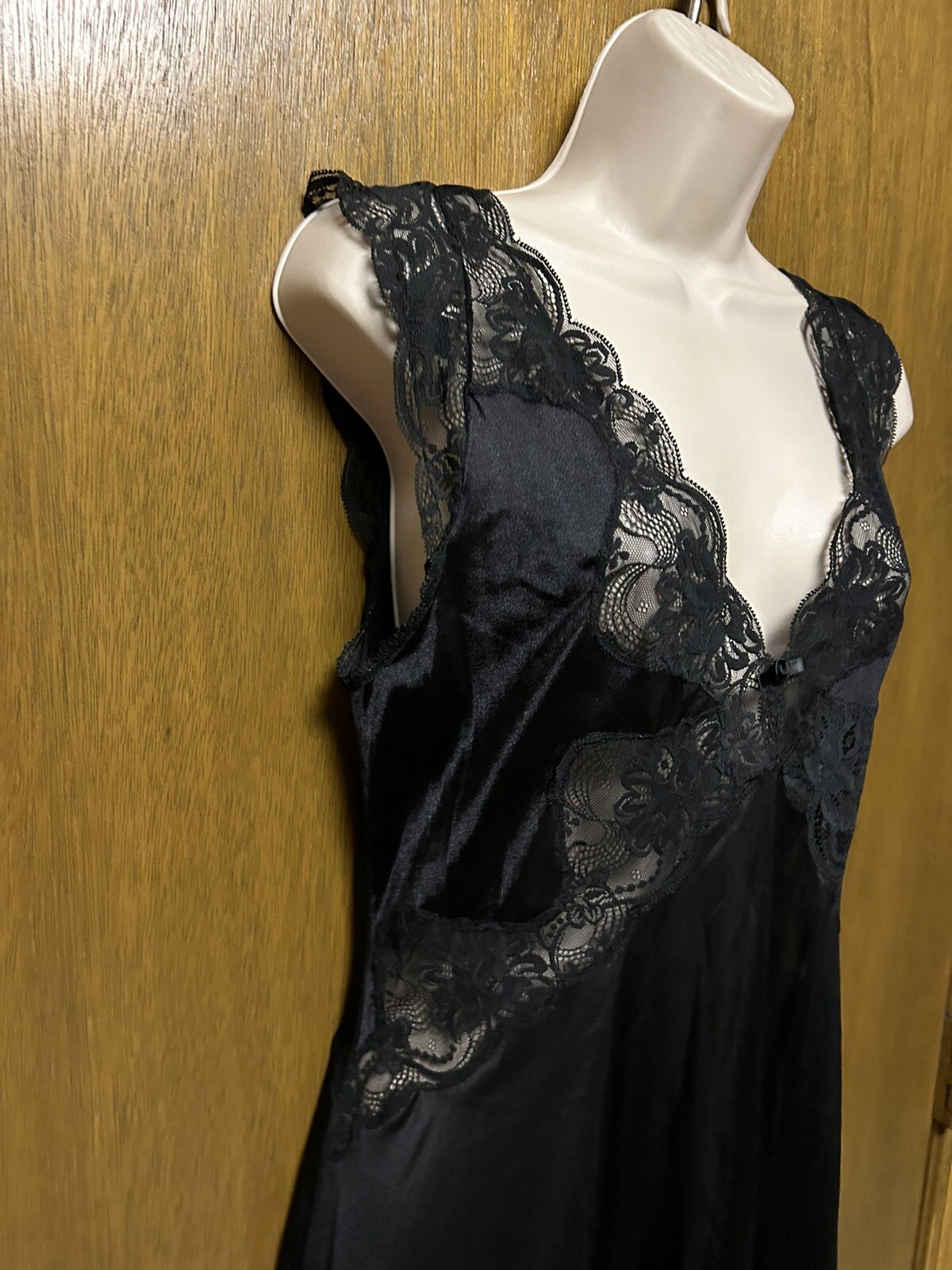 Vintage VANITY FAIR size M FULL SLIP LACE Antron Nylon Lycra BLACK USA W24