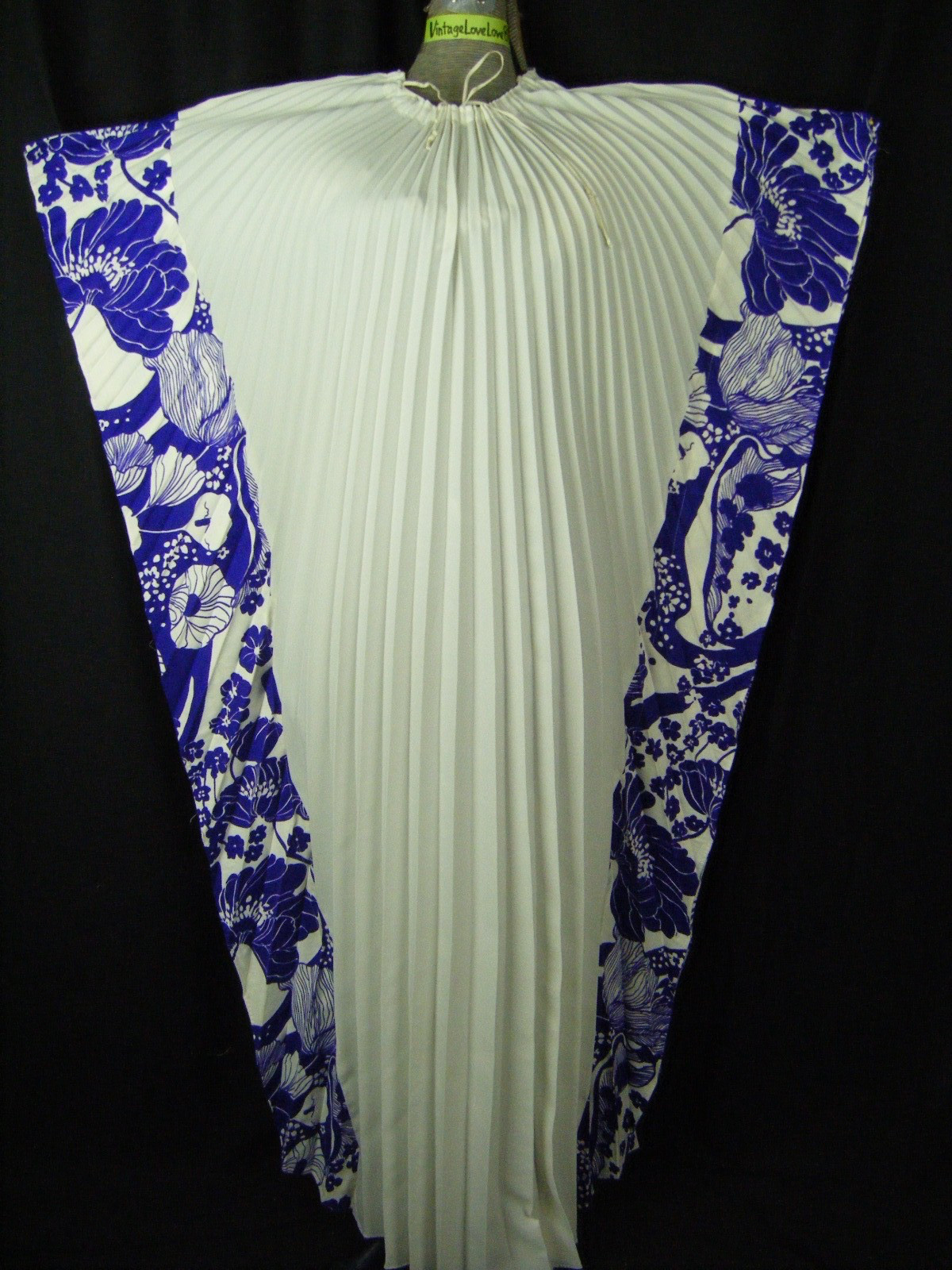Vtg 60-70s White Purple Hawaiian Floral Printed Pleated Caftan-Bust 49/One size