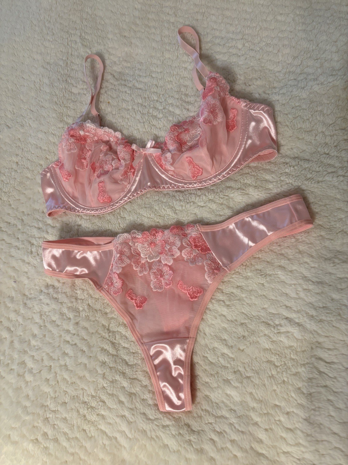 VTG Beautiful Pink Satin Bra With Flower Embroidery And Panties Set Size L
