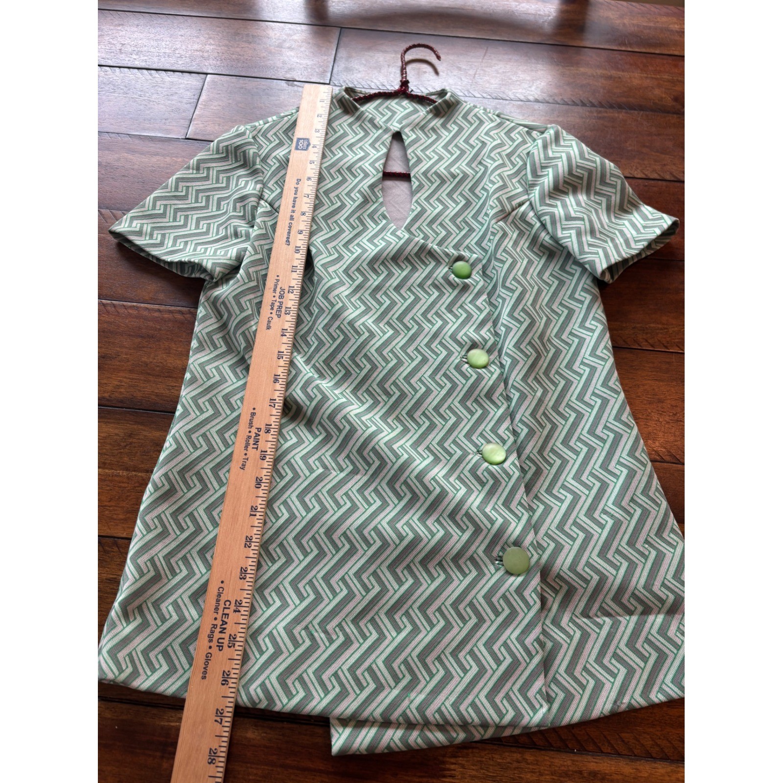 Vintage Mod Geometric Keyhole Blouse Green White Greek Key Side Button Top