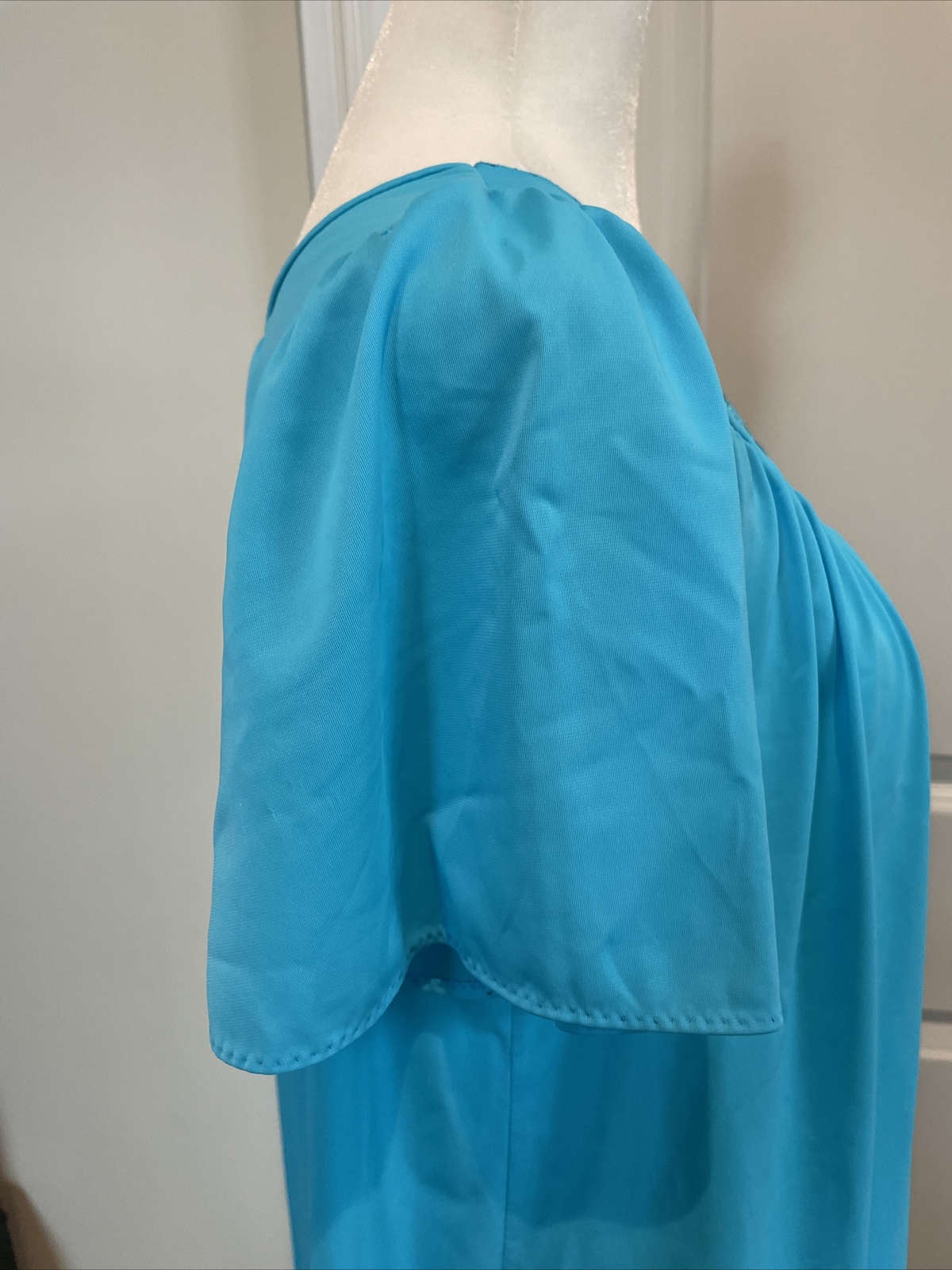 Shadowline Medium Nightgown Aqua Blue Nylon Floral Scalloped Rose Embroidered