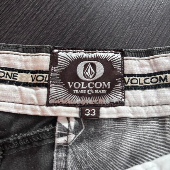 Sick Vintage Volcom grey skater shorts