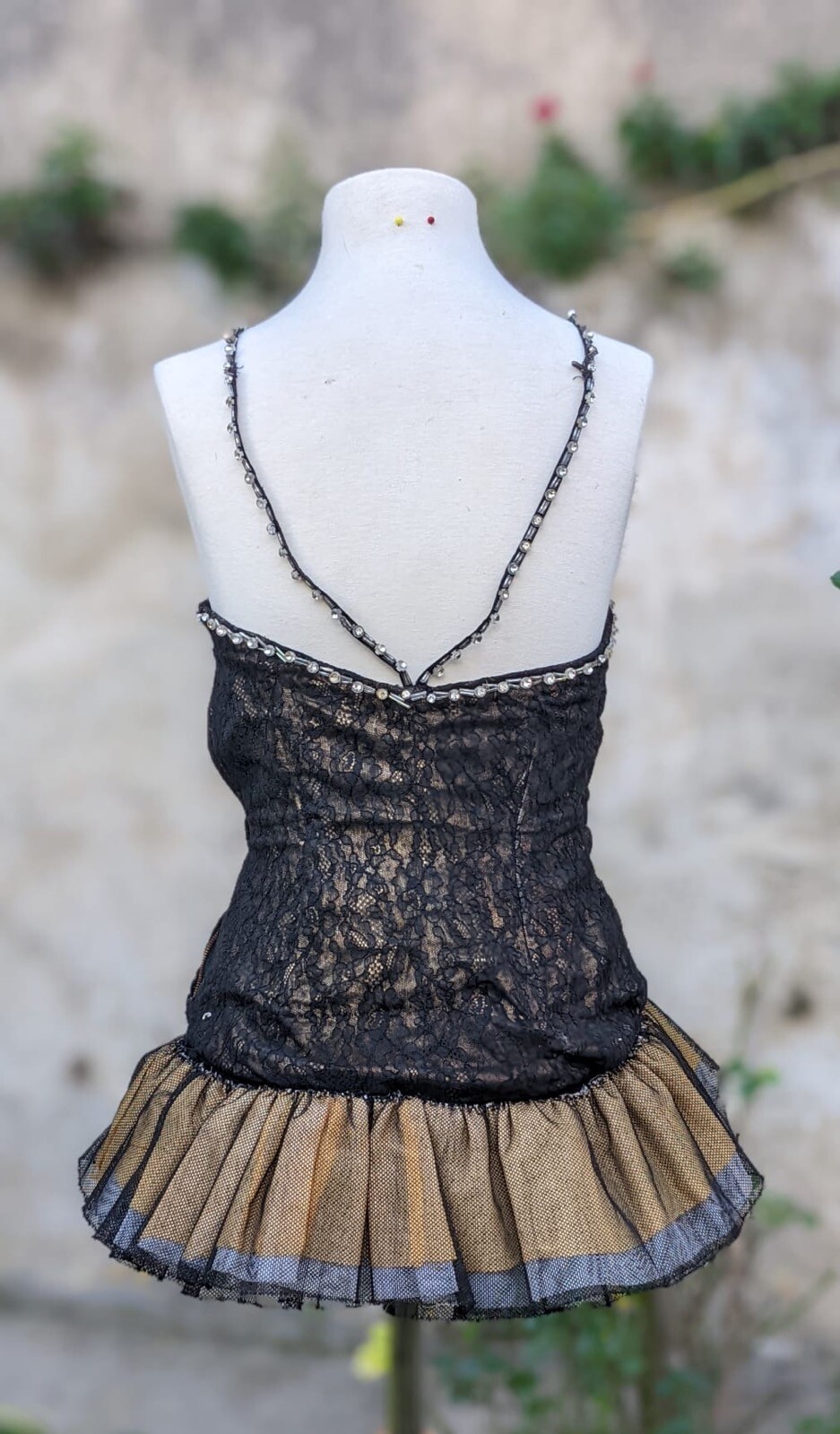 BURLESQUE LATE 1930’S – 40’S BLACK LACE OVER GOLD LAME COSTUME W GELATIN SEQUINS