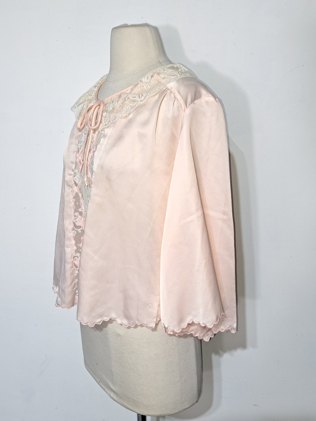 Vintage Peach Satin Bed Jacket Silk Blend Lace Trim Applique Sz S/M/L Scalloped
